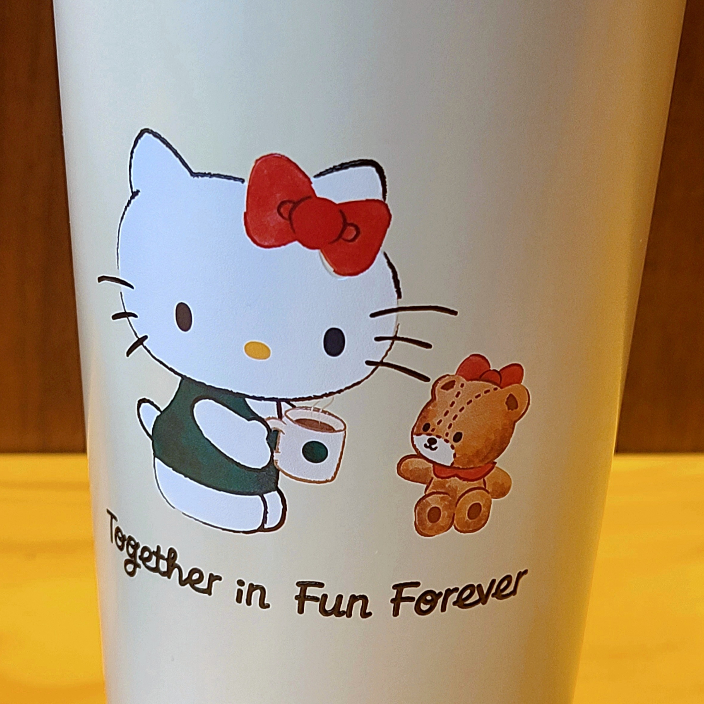Starbucks x Hello Kitty SS Cold Cup 473ml 착용 스타일 - 1