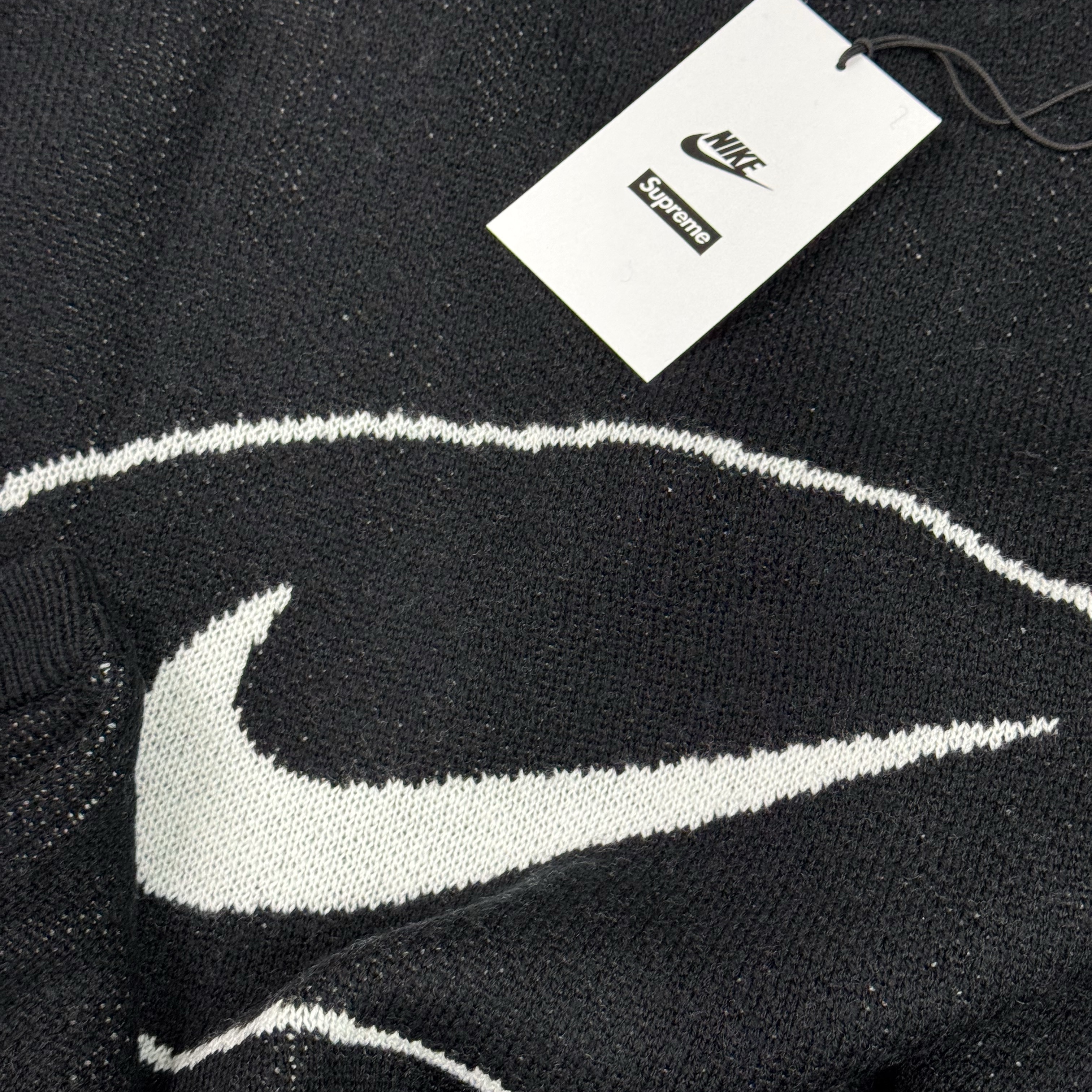 Supreme x Nike Sweater Vest Black - 25SS 착용 스타일