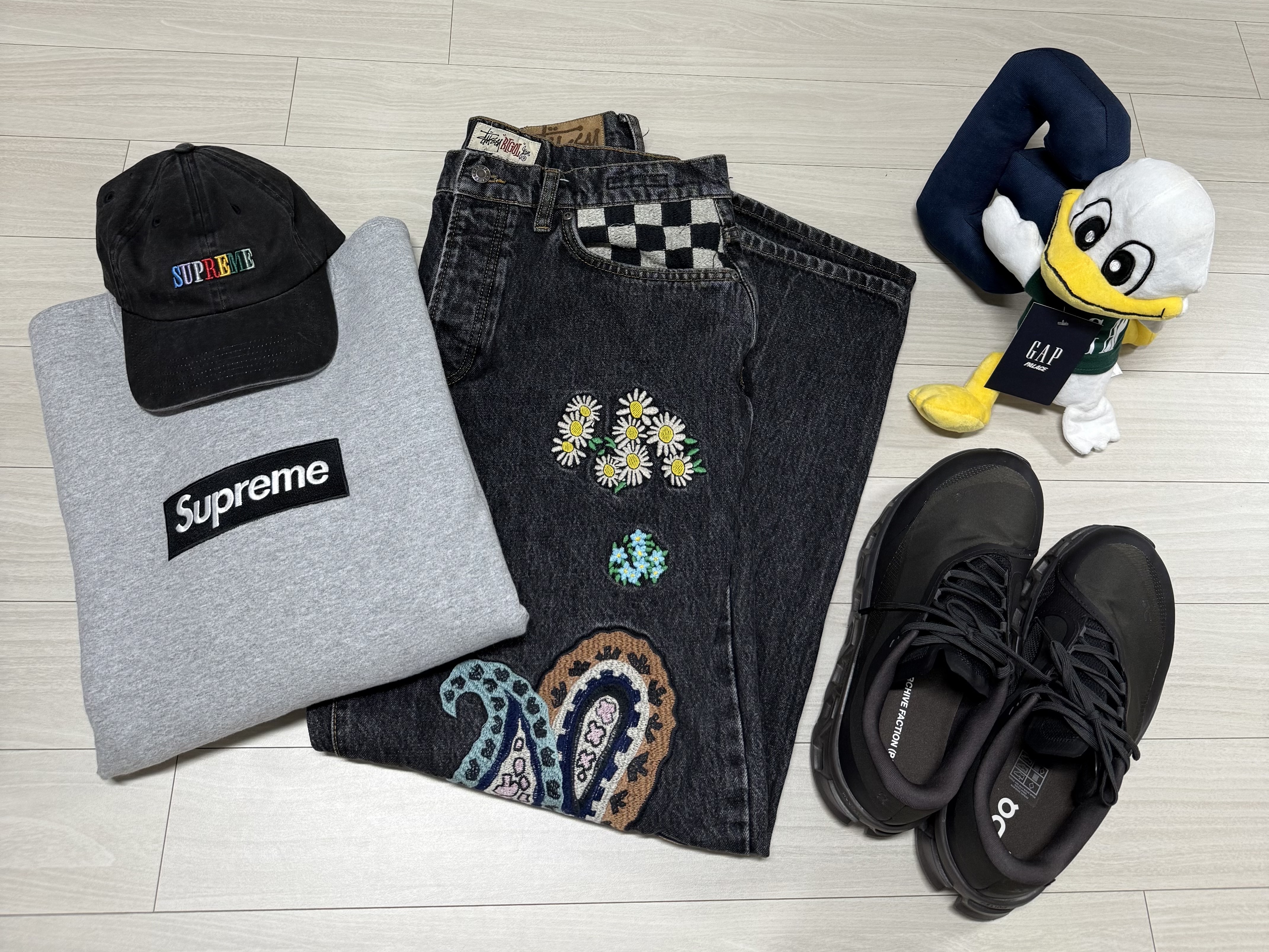 Supreme Pigment Dye 6-Panel Black - 25SS, Stussy x Noma t.d. Big OL' Jean Washed Black 착용 스타일 - 1