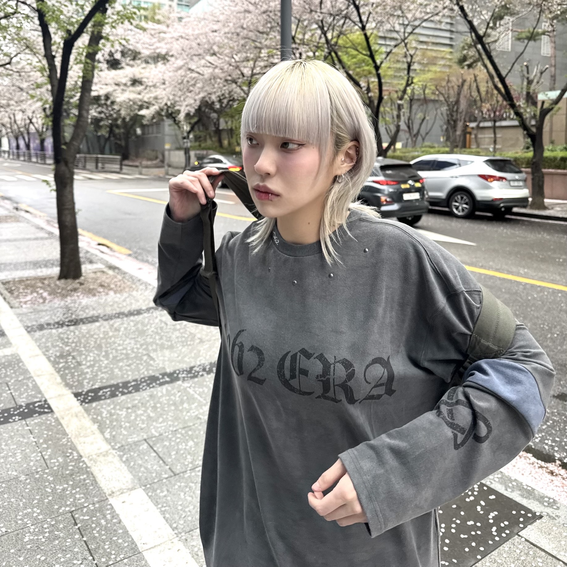 트루릴리젼 어센틱 와이드 백팩 카키, ERL 뱀프 스케이트 슈 파이럿 블랙 착용 스타일 - 2