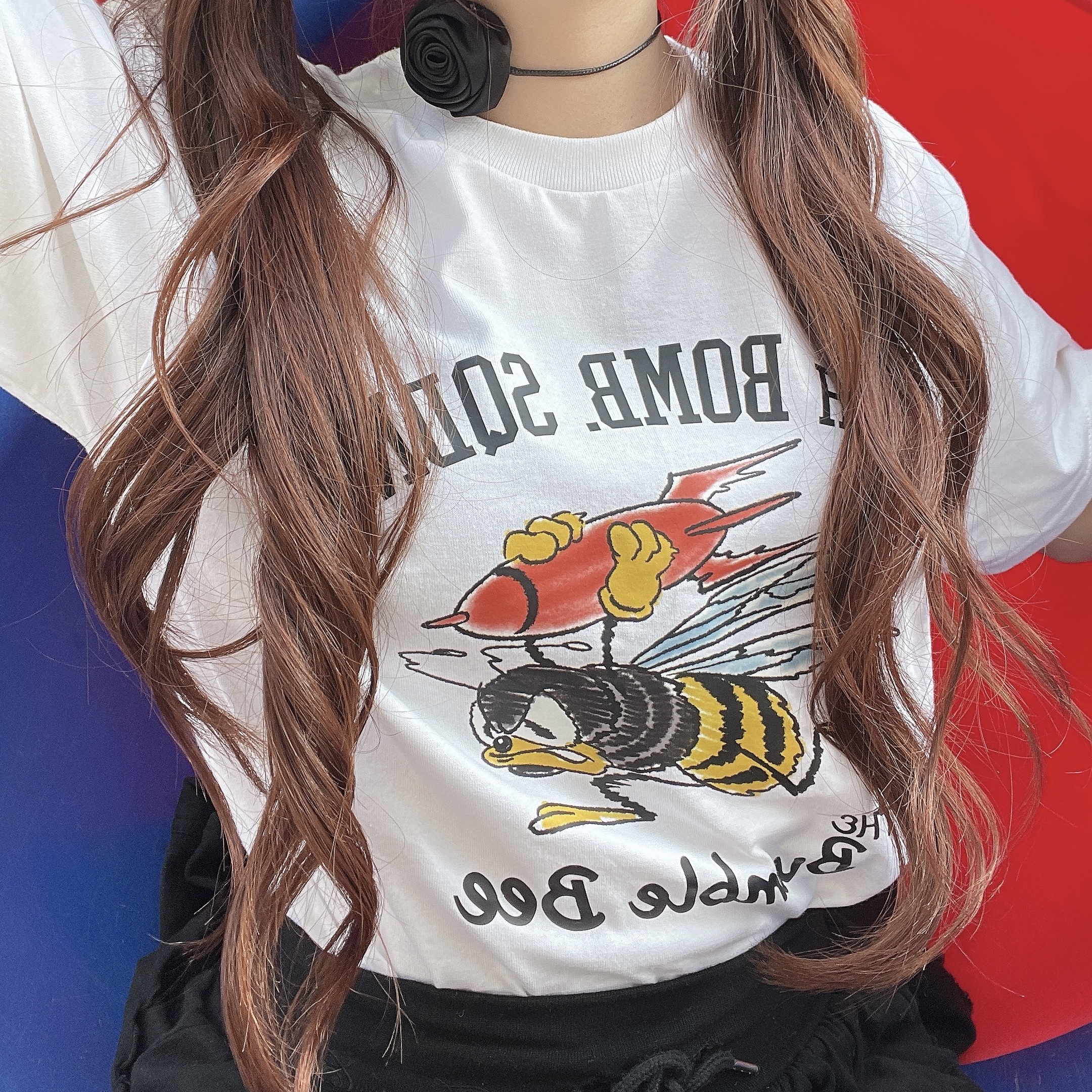 Gildan X 아메리칸 컬렉션 범블비 티셔츠 화이트 착용 스타일 - 8