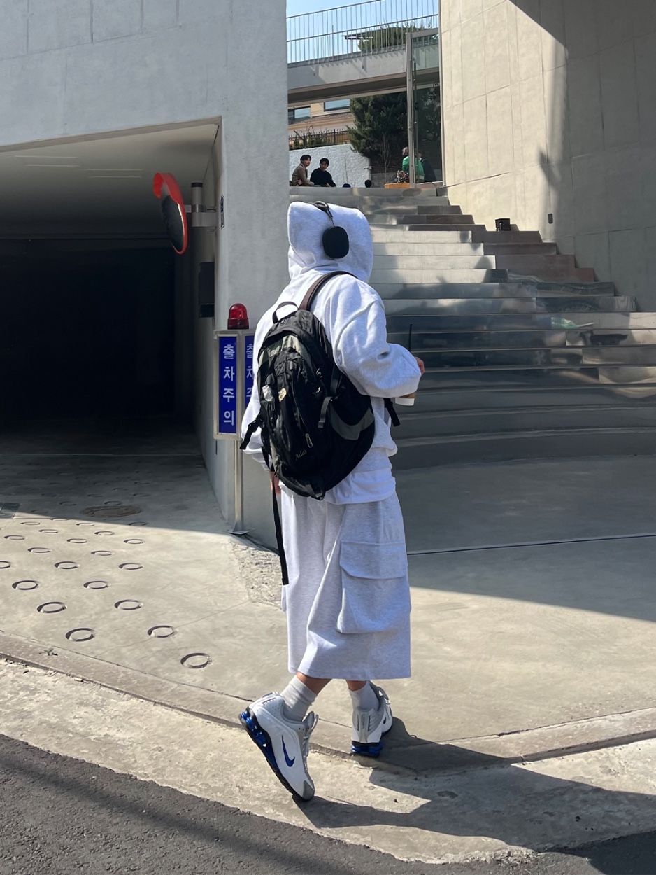Nike Shox R4 White Racer Blue, Apple AirPods Max Lightning Space Gray (Korean Ver.) 착용 스타일 - 7
