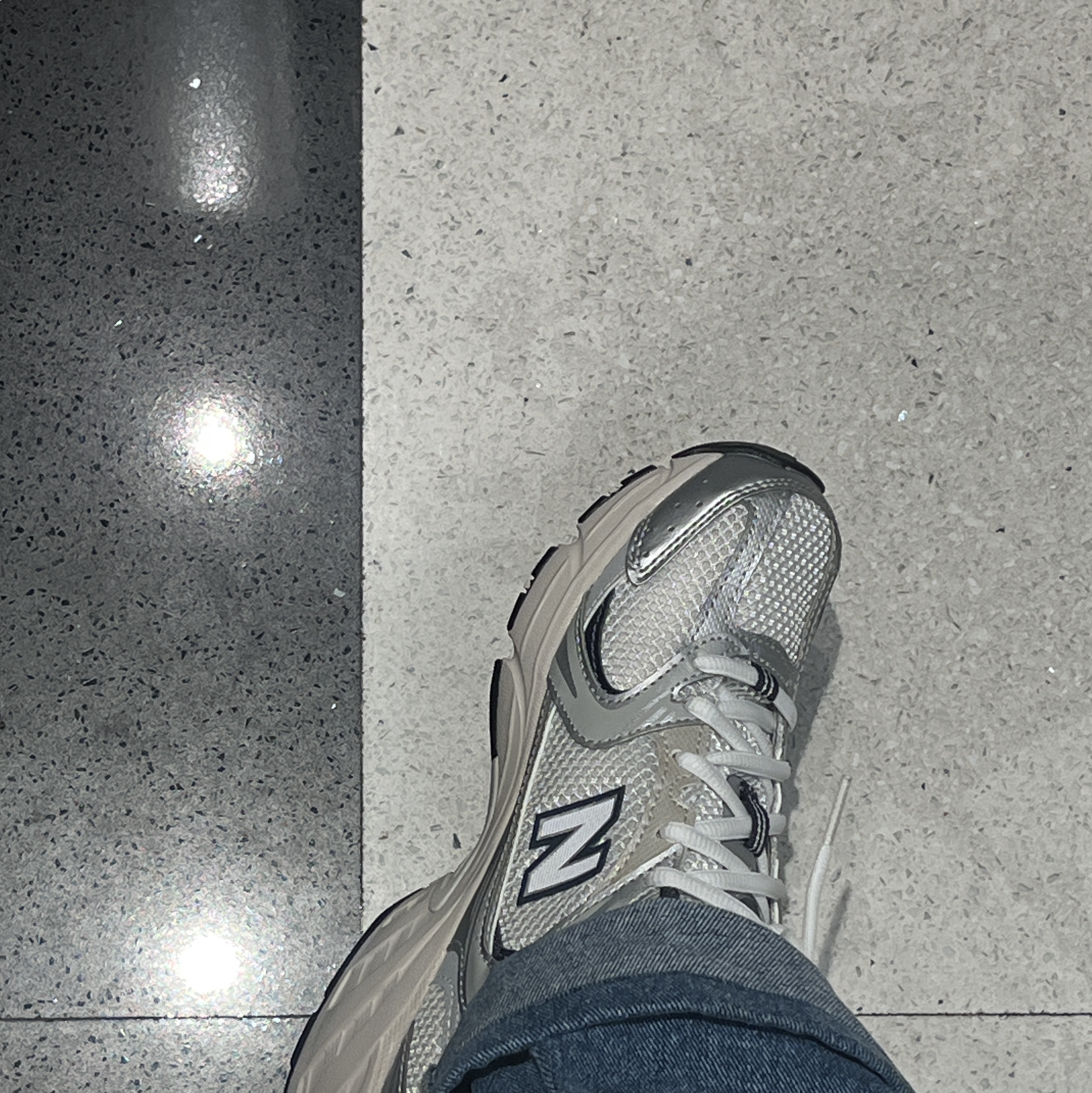 New Balance 530 Steel Grey 착용 스타일 - 2