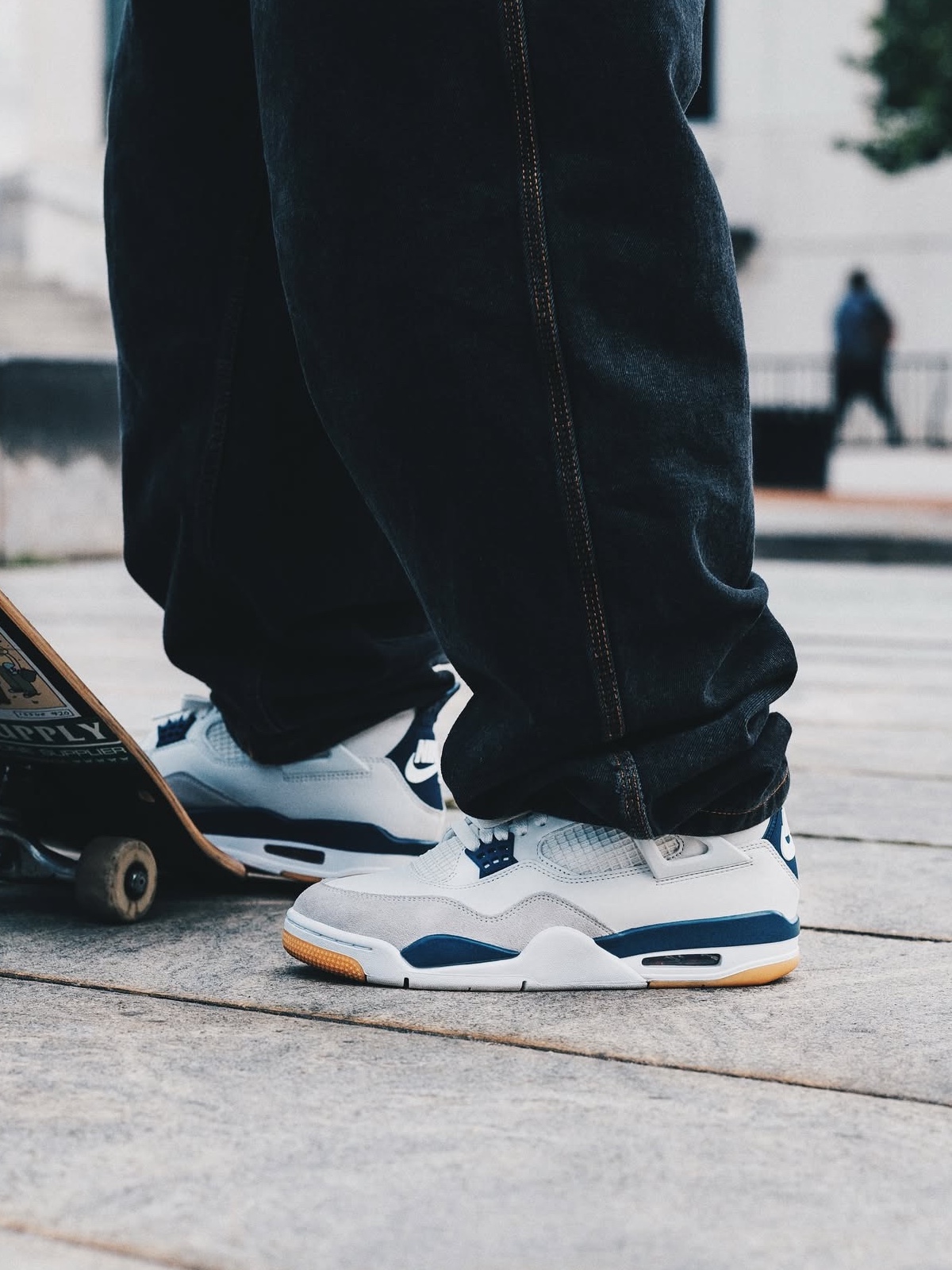 Jordan 4 x Nike SB Retro SP Navy 착용 스타일 - 5