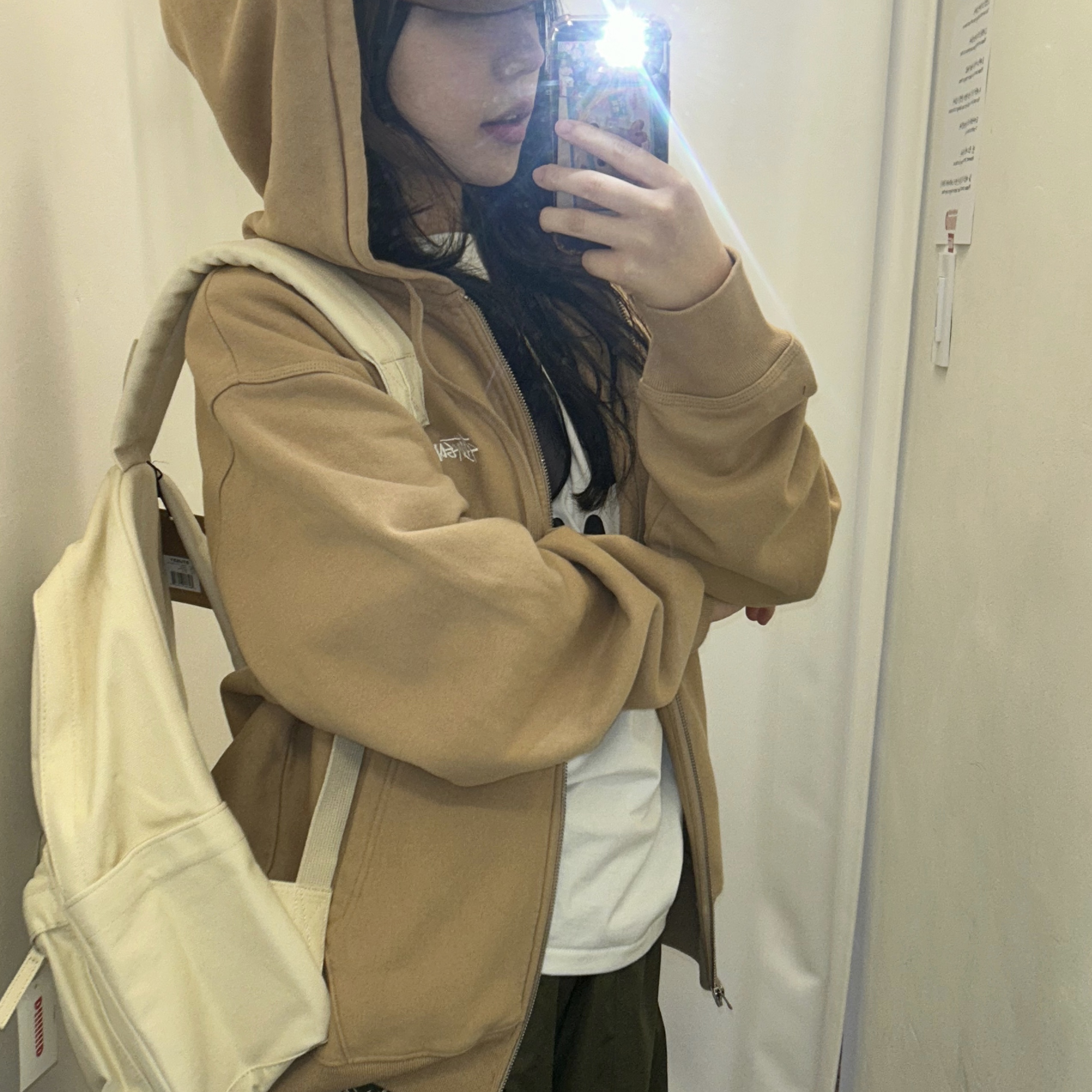 베이프 아이 러브 베이프 티셔츠 화이트, 니들스 x LHP H.D. 나일론 트랙 팬츠 올리브 착용 스타일 - 6