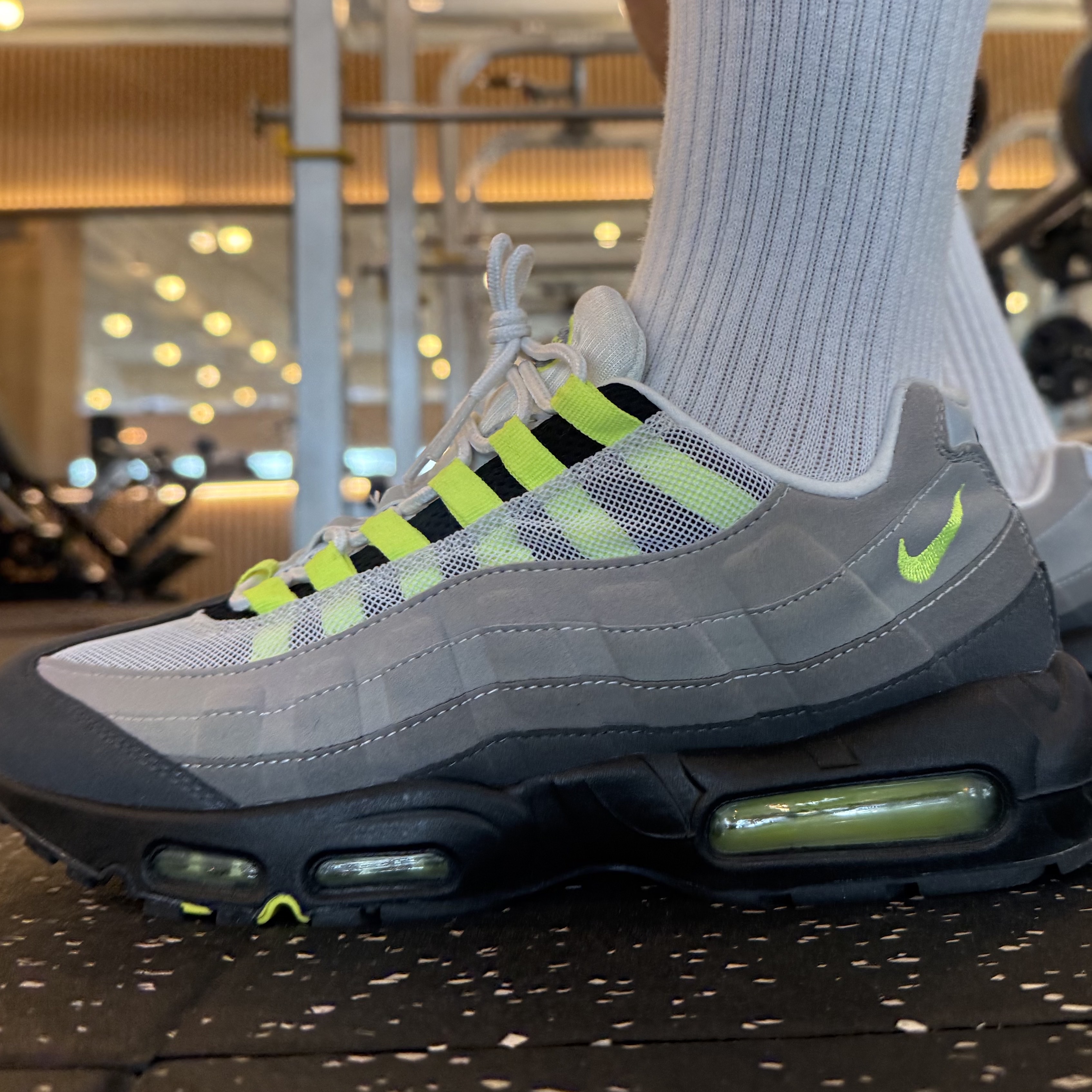 Nike Air Max 95 OG Neon Yellow 2020 착용 스타일