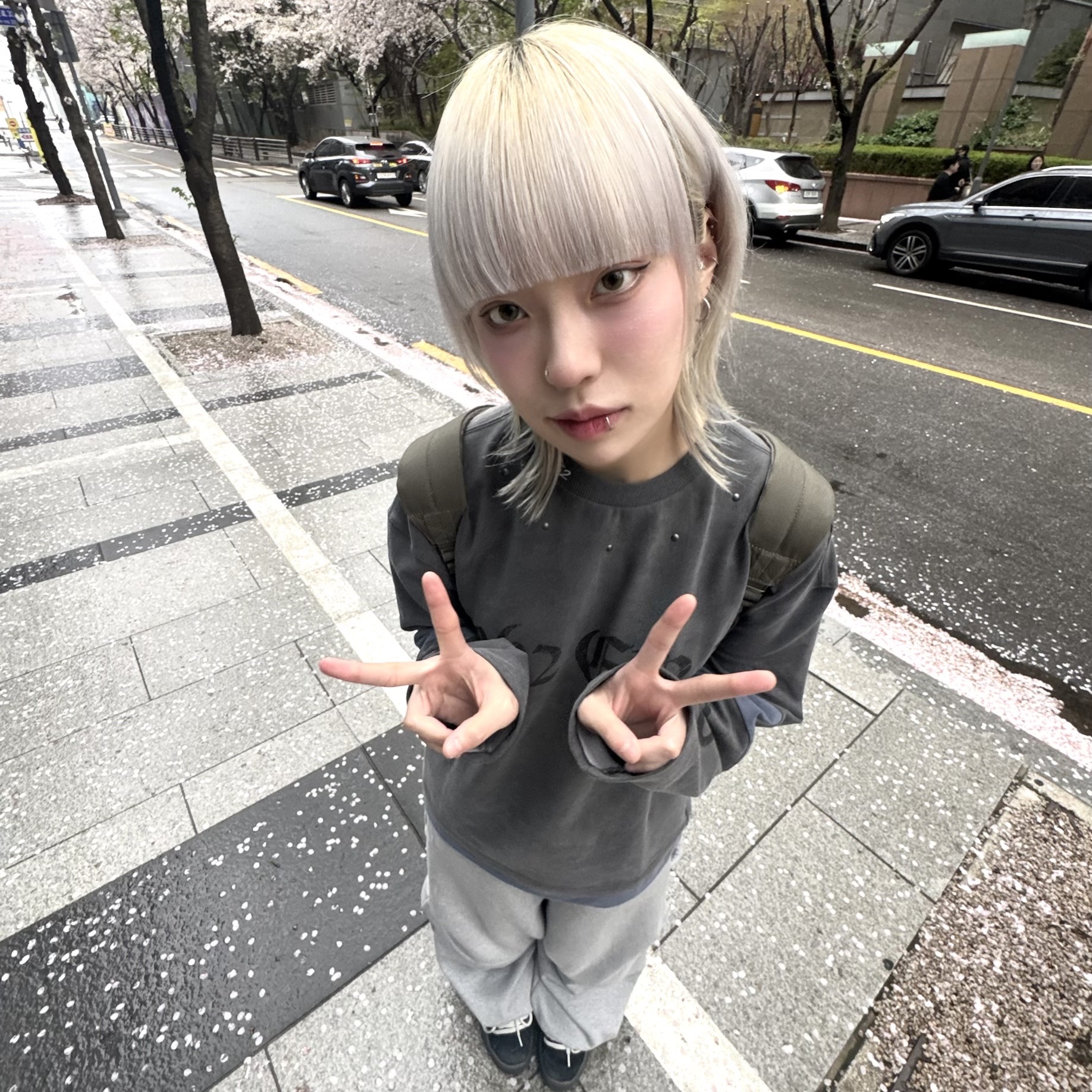 트루릴리젼 어센틱 와이드 백팩 카키, ERL 뱀프 스케이트 슈 파이럿 블랙 착용 스타일 - 4