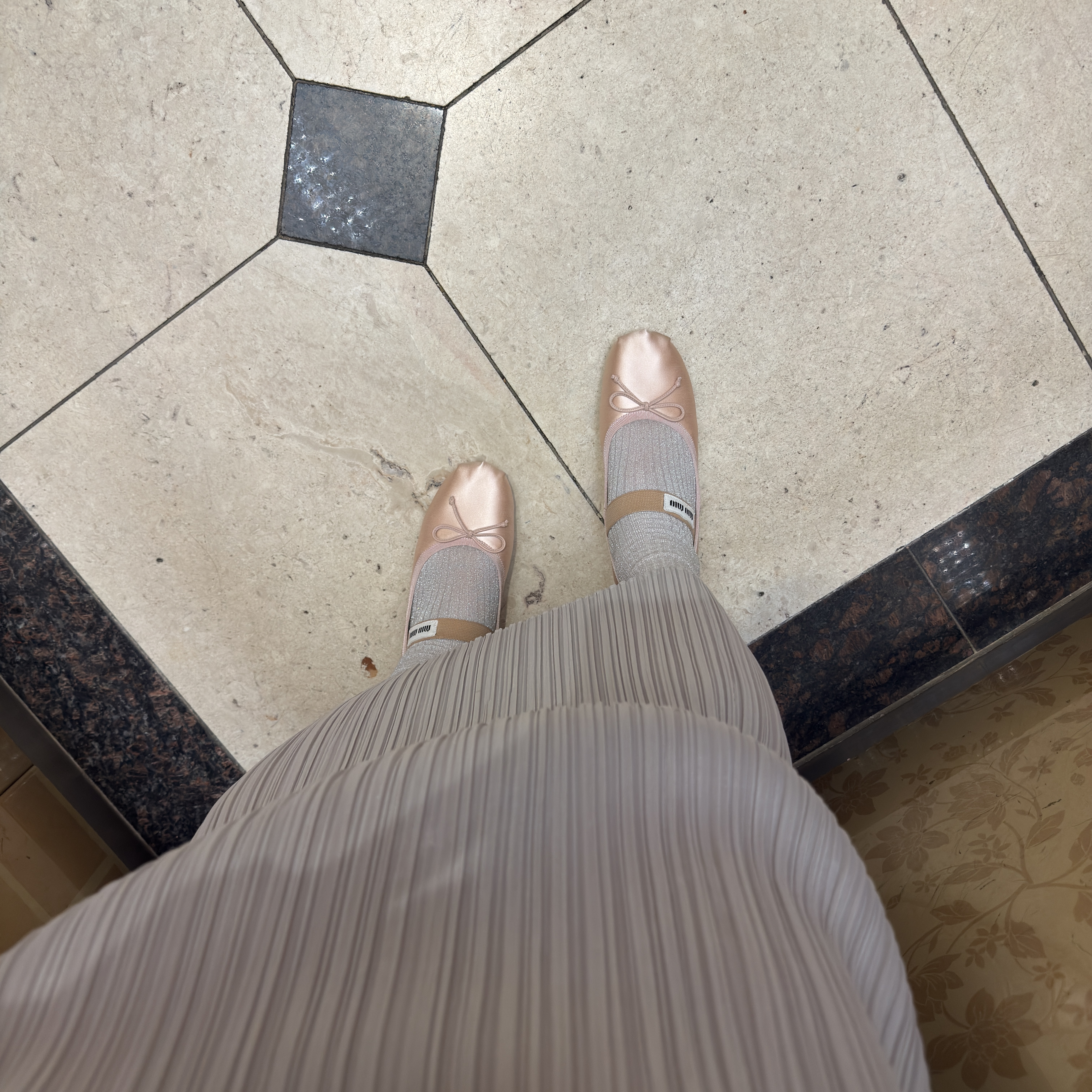 (W) Miu Miu Satin Ballerinas Orchid Pink 착용 스타일