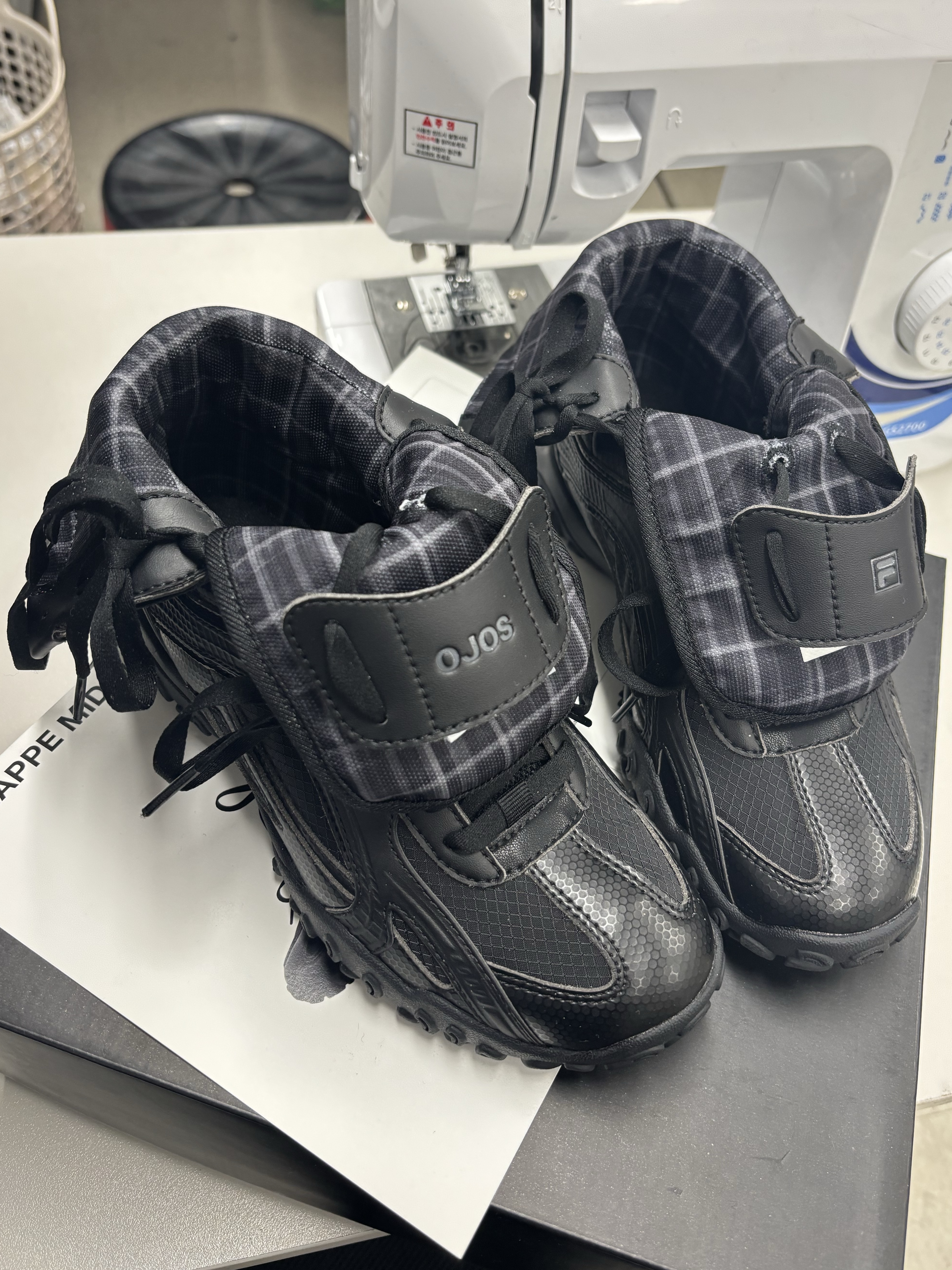 Fila x Ojos Echappe Mid Black 착용 스타일 - 3