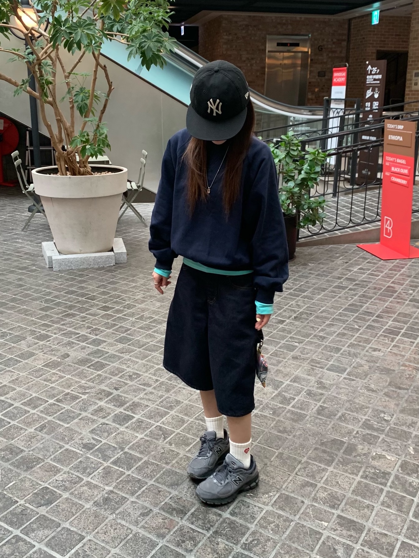 휴먼 메이드 파일 삭스 화이트, 디스이즈네버댓 x 뉴에라 x MLB 뉴욕 양키스 59피프티 레트로 크라운 캡 블랙 착용 스타일 - 3
