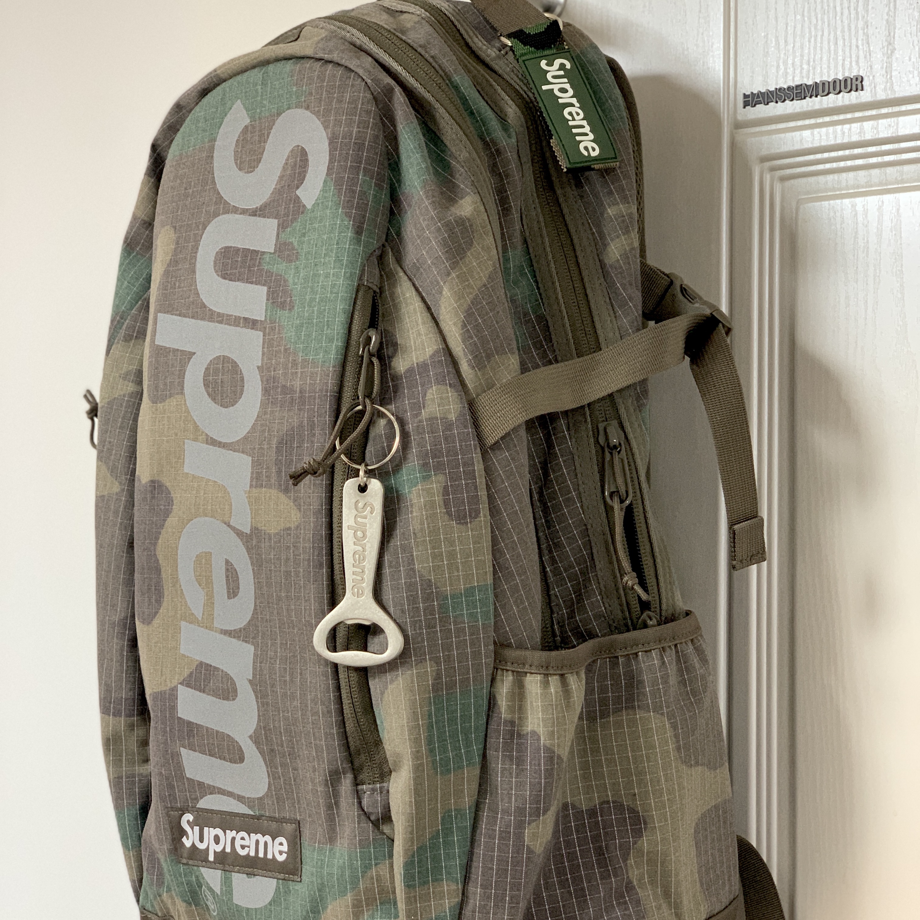 Supreme Backpack Woodland Camo - 24SS, Supreme Webbing Keychain Green Camo - 23SS 착용 스타일