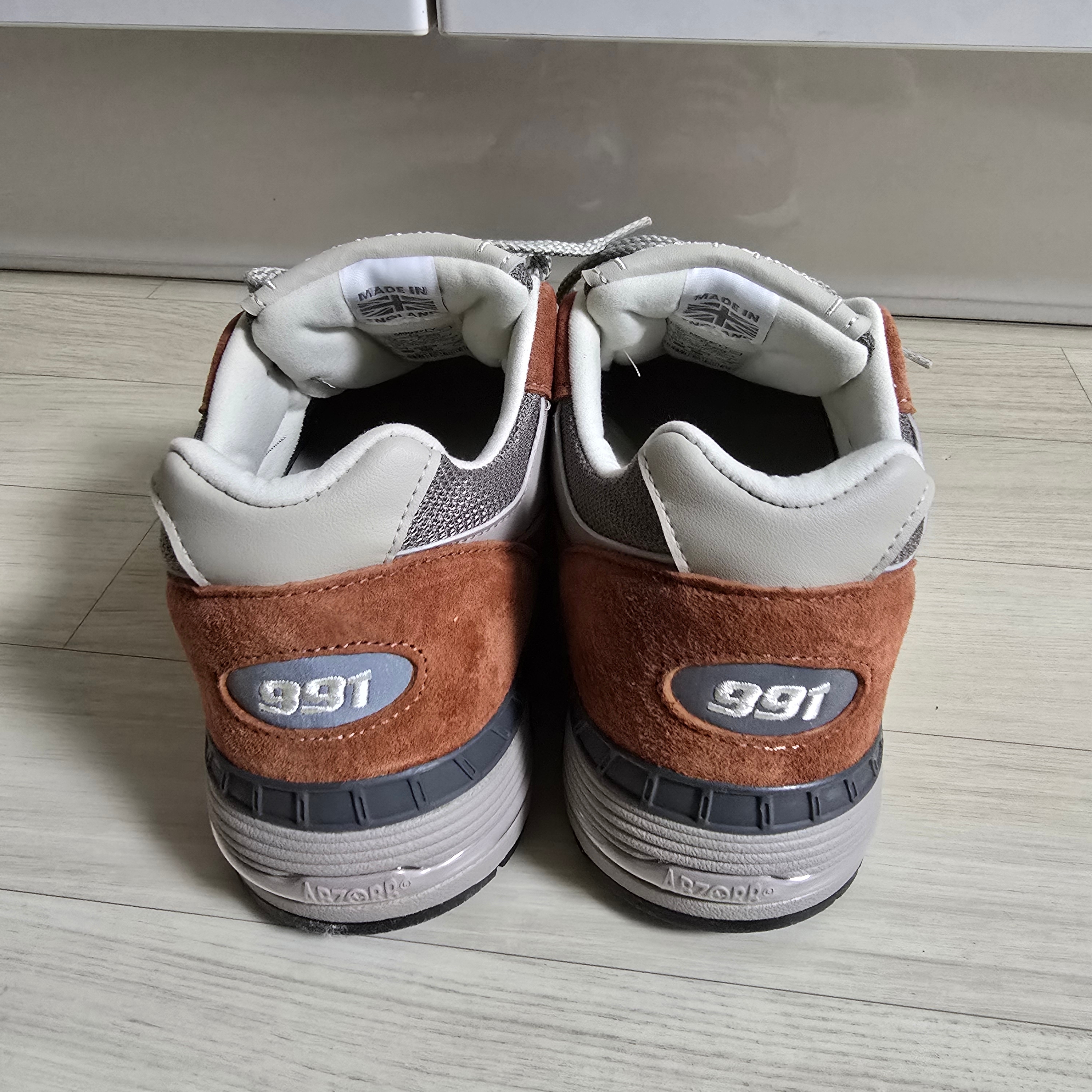 New Balance 991 Made in UK Sequoia Falcon 착용 스타일 - 3