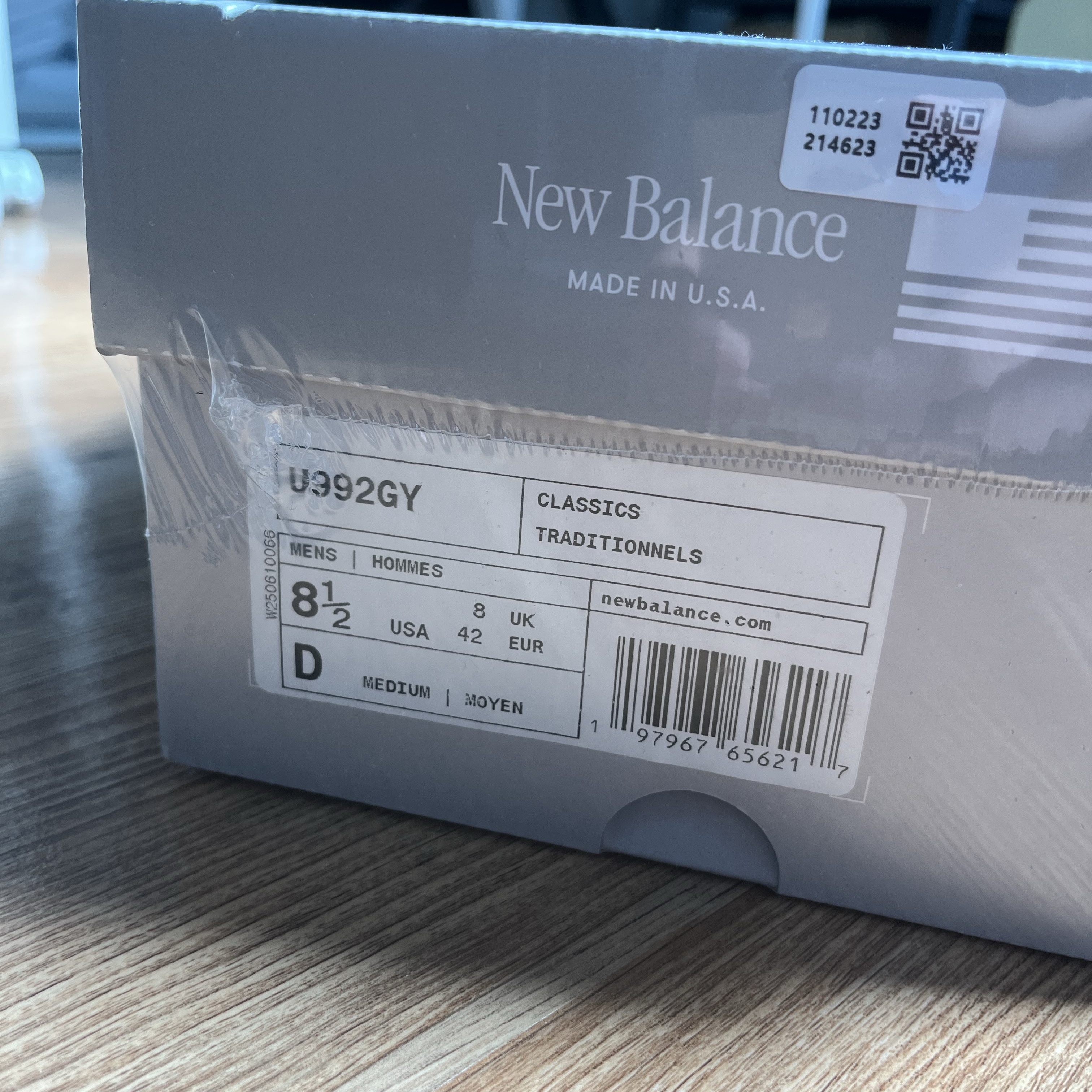 New Balance 992 Made in USA Core Grey Silver Metallic 착용 스타일 - 3