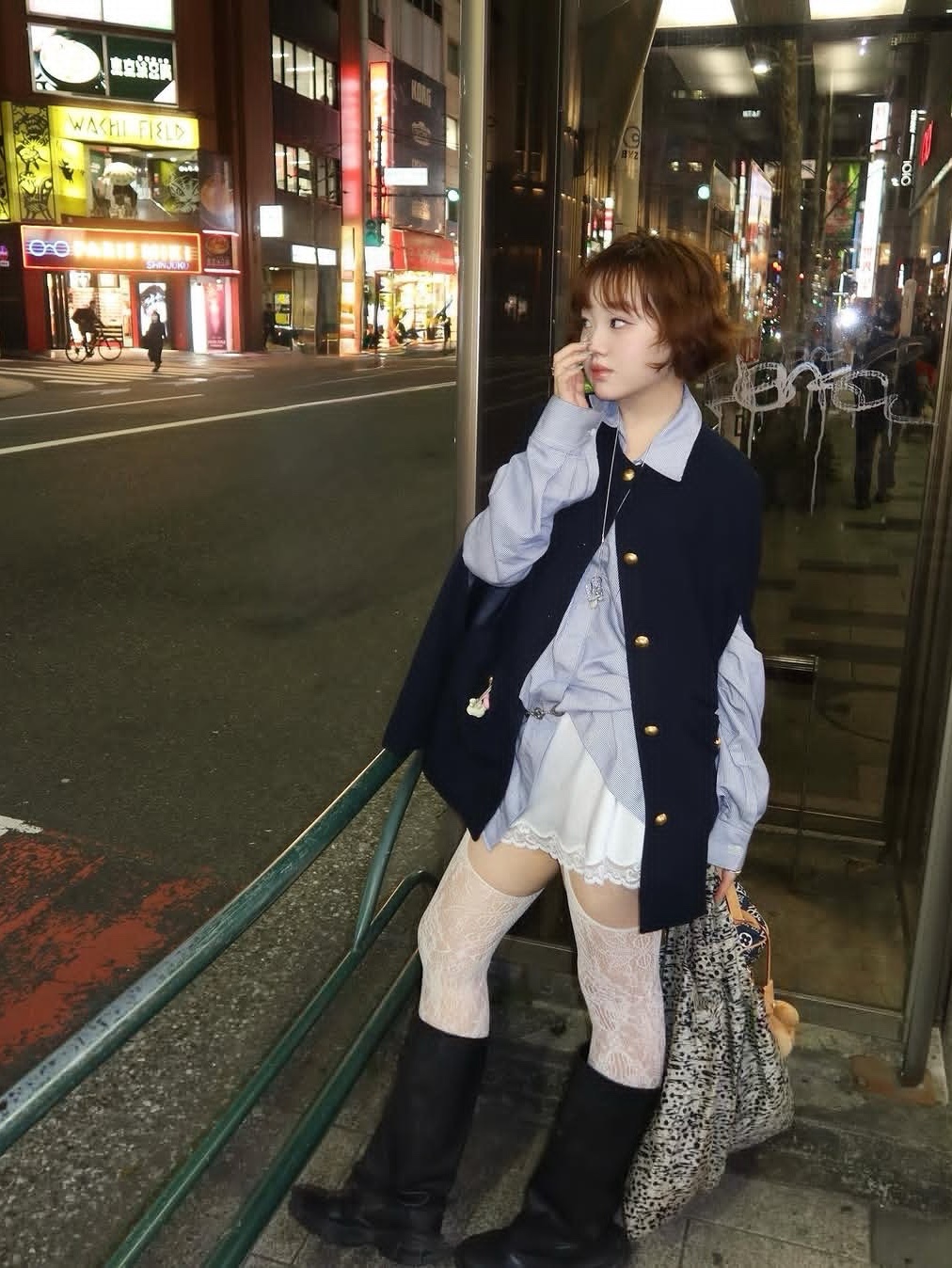 파르벵 코티지 울 케이프 네이비 착용 스타일 - 3