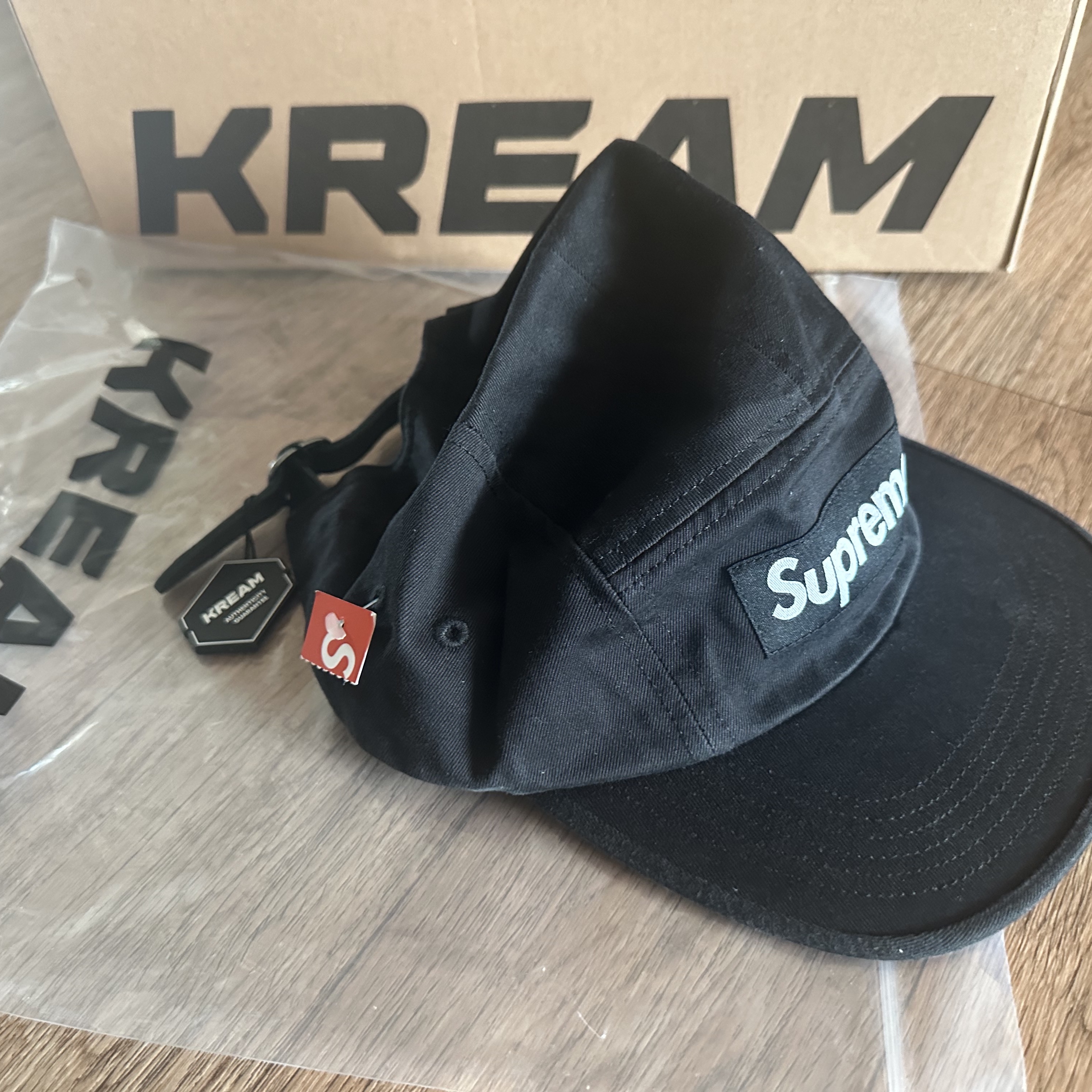Supreme Washed Chino Twill Camp Cap Black 착용 스타일
