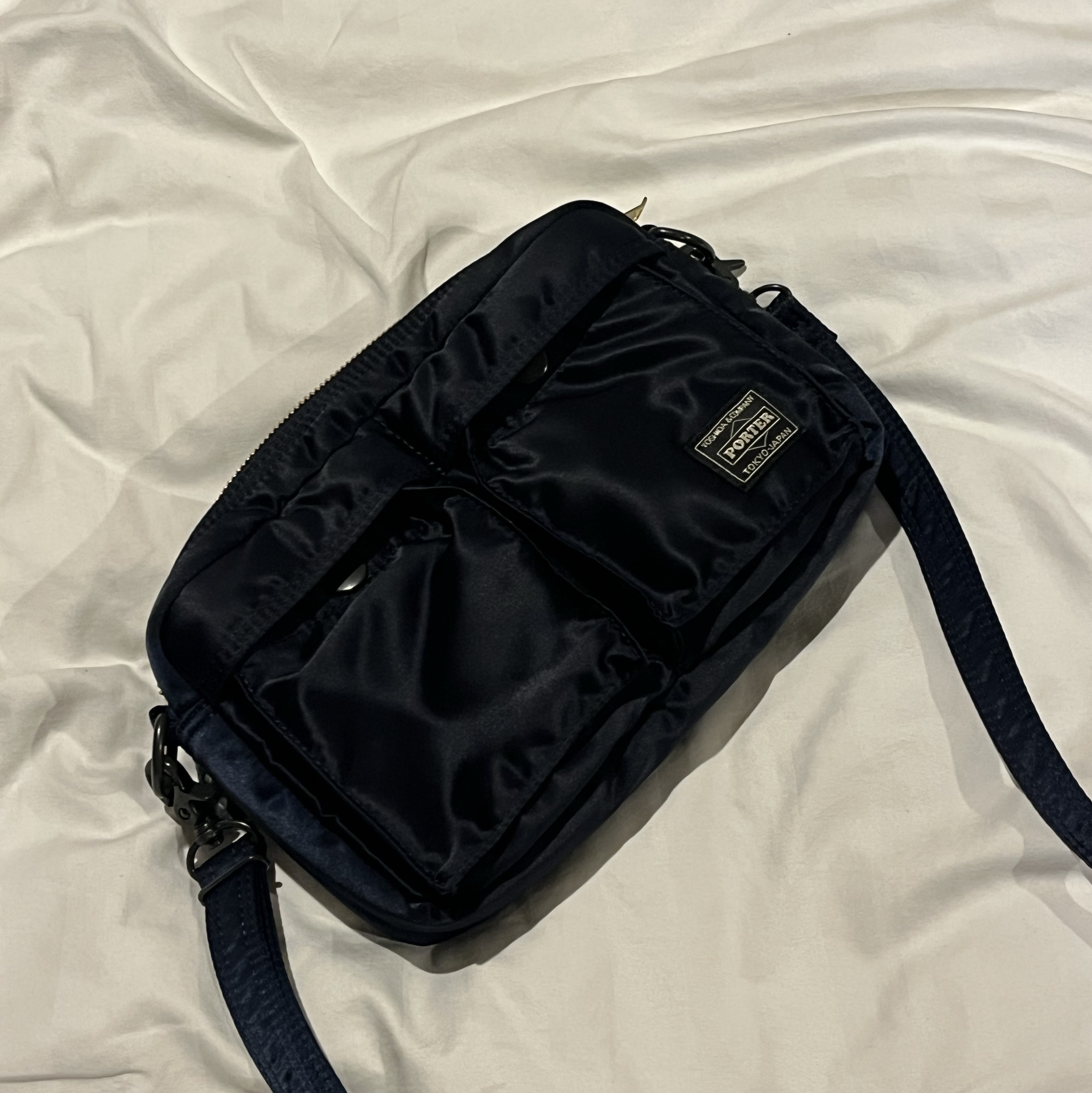 Porter Tanker Shoulder Bag Iron Blue 착용 스타일