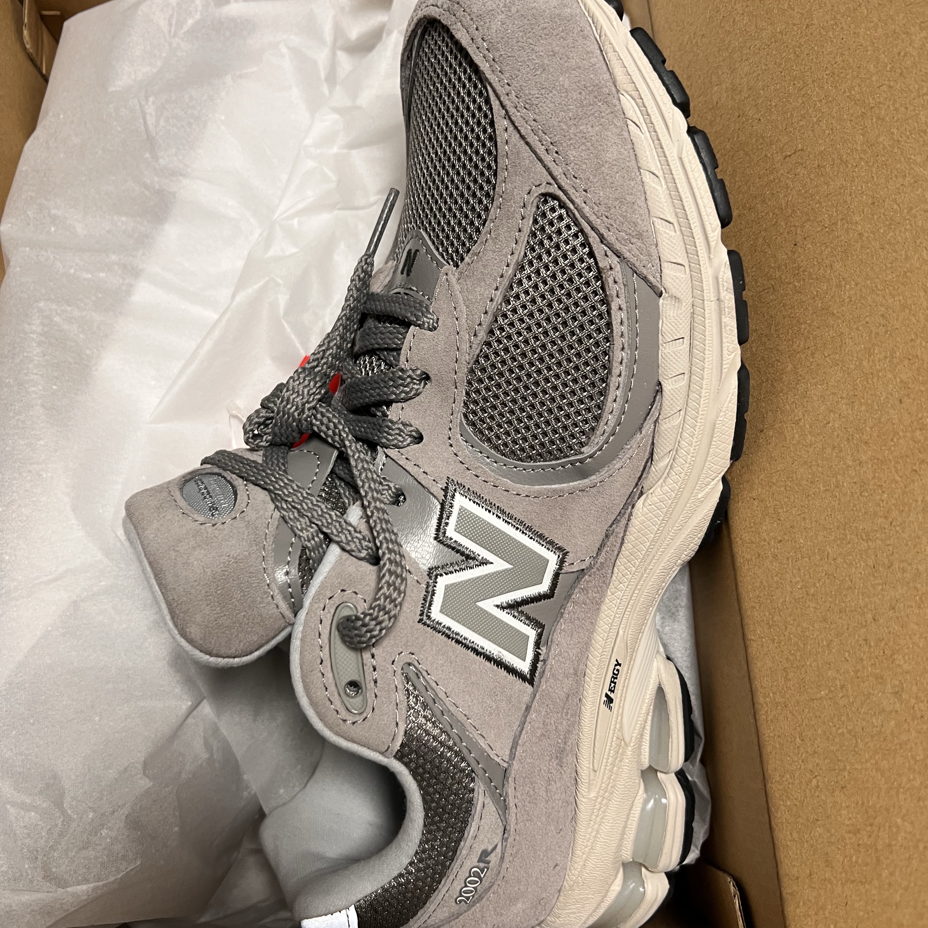 New Balance 2002R Grey 착용 스타일 - 2