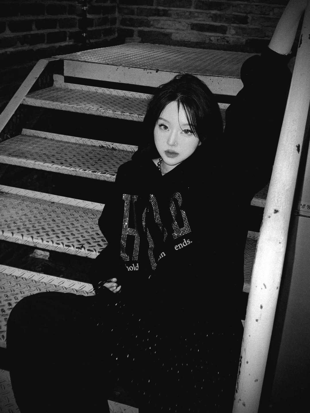 GRAILZ Pain Ends Hoodie Black 착용 스타일 - 3