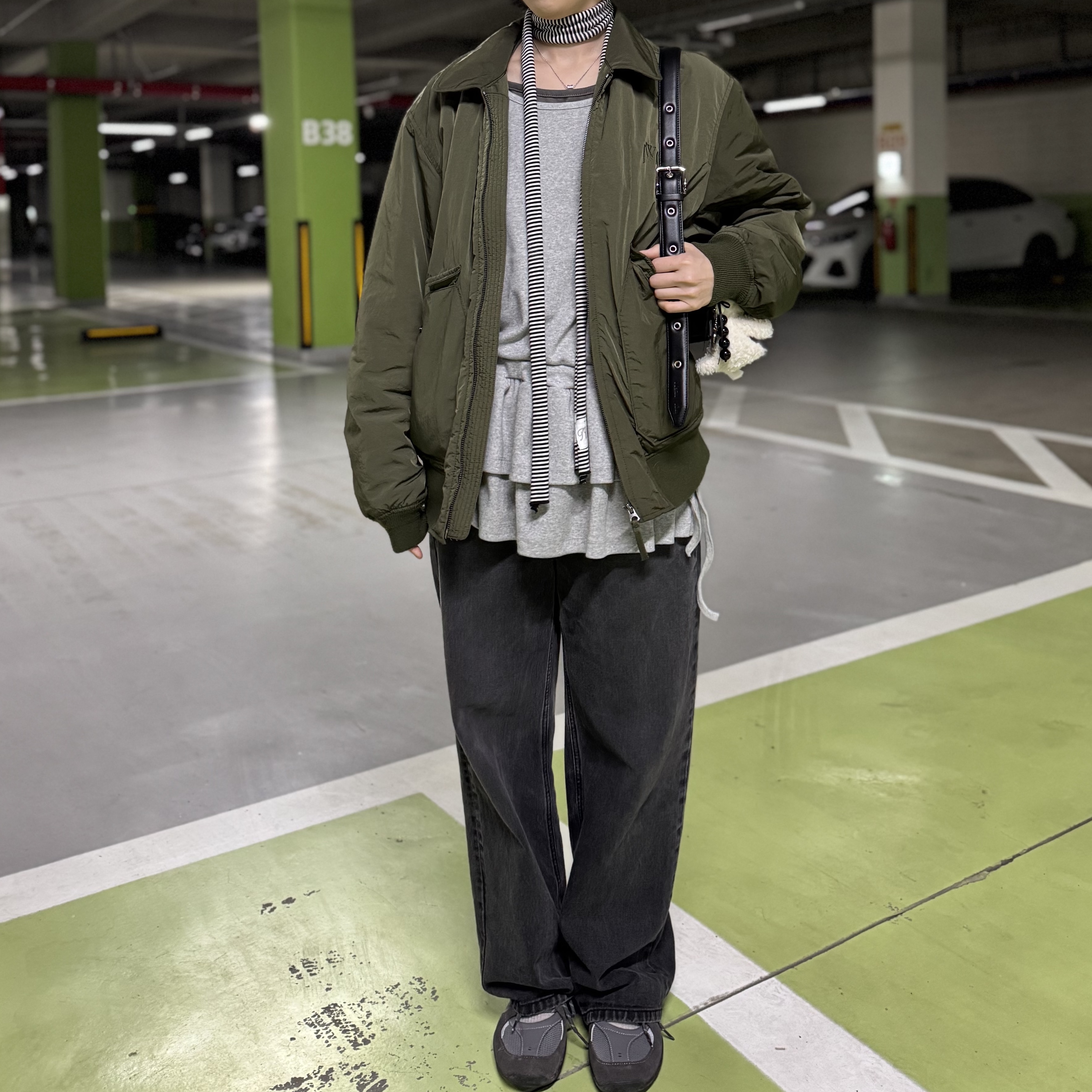 마뗑킴 마들렌 라운드백 블랙, 젤리캣 먼로 스코티 도그 백 참 크림 착용 스타일 - 1