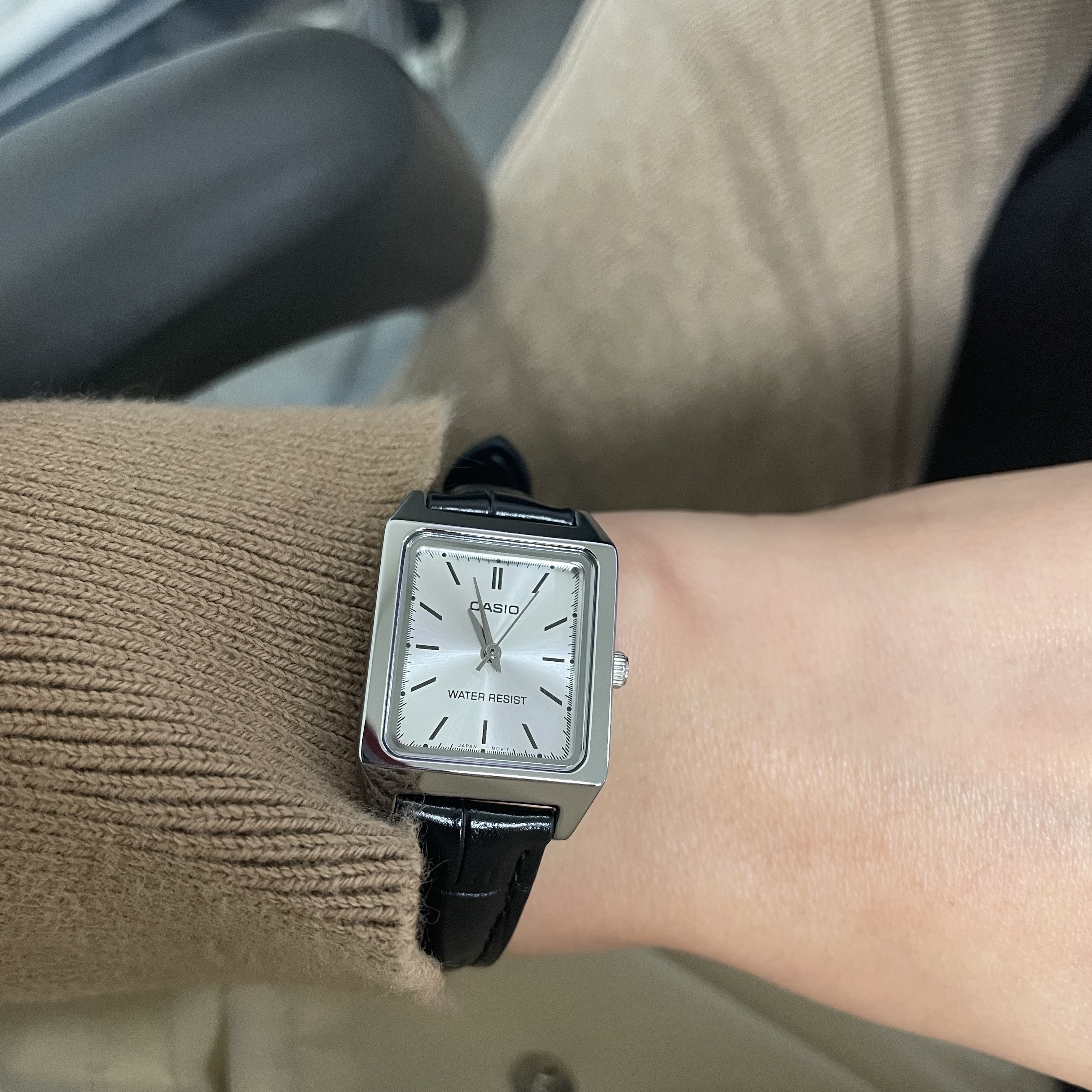 Casio LTP-V007L-7E1 착용 스타일