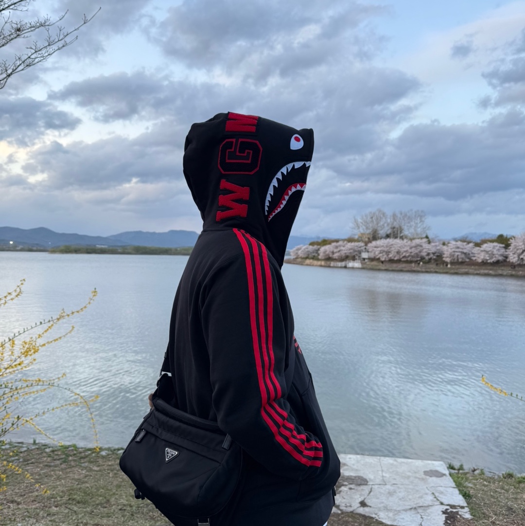 Adidas x BAPE Ultimate Shark Hoodie Black - KR Sizing, Prada Re-Nylon and Saffiano Leather Shoulder Bag Black 착용 스타일 - 1