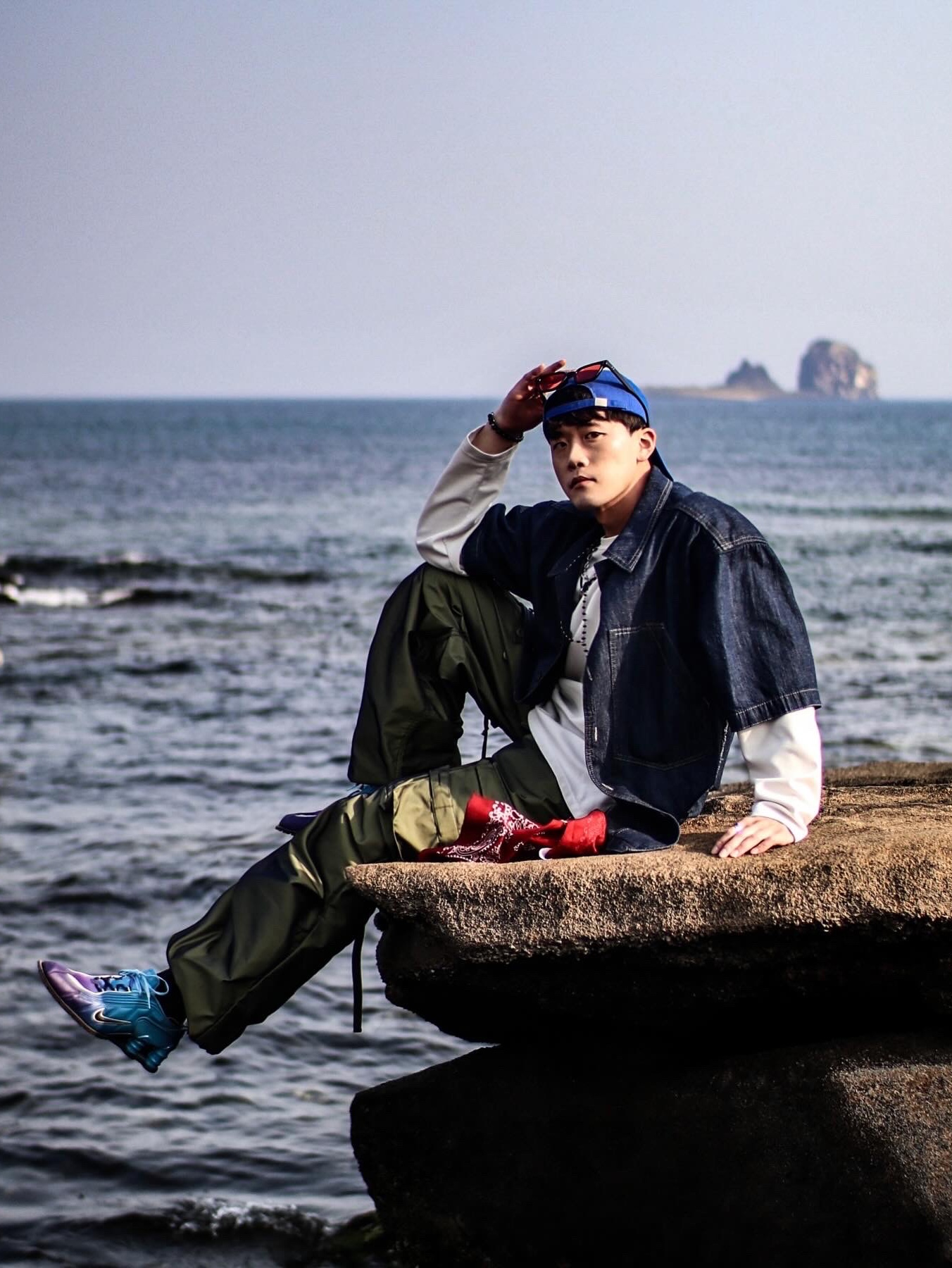 Nike x Martine Rose Shox MR4 Scuba Blue 착용 스타일 - 4