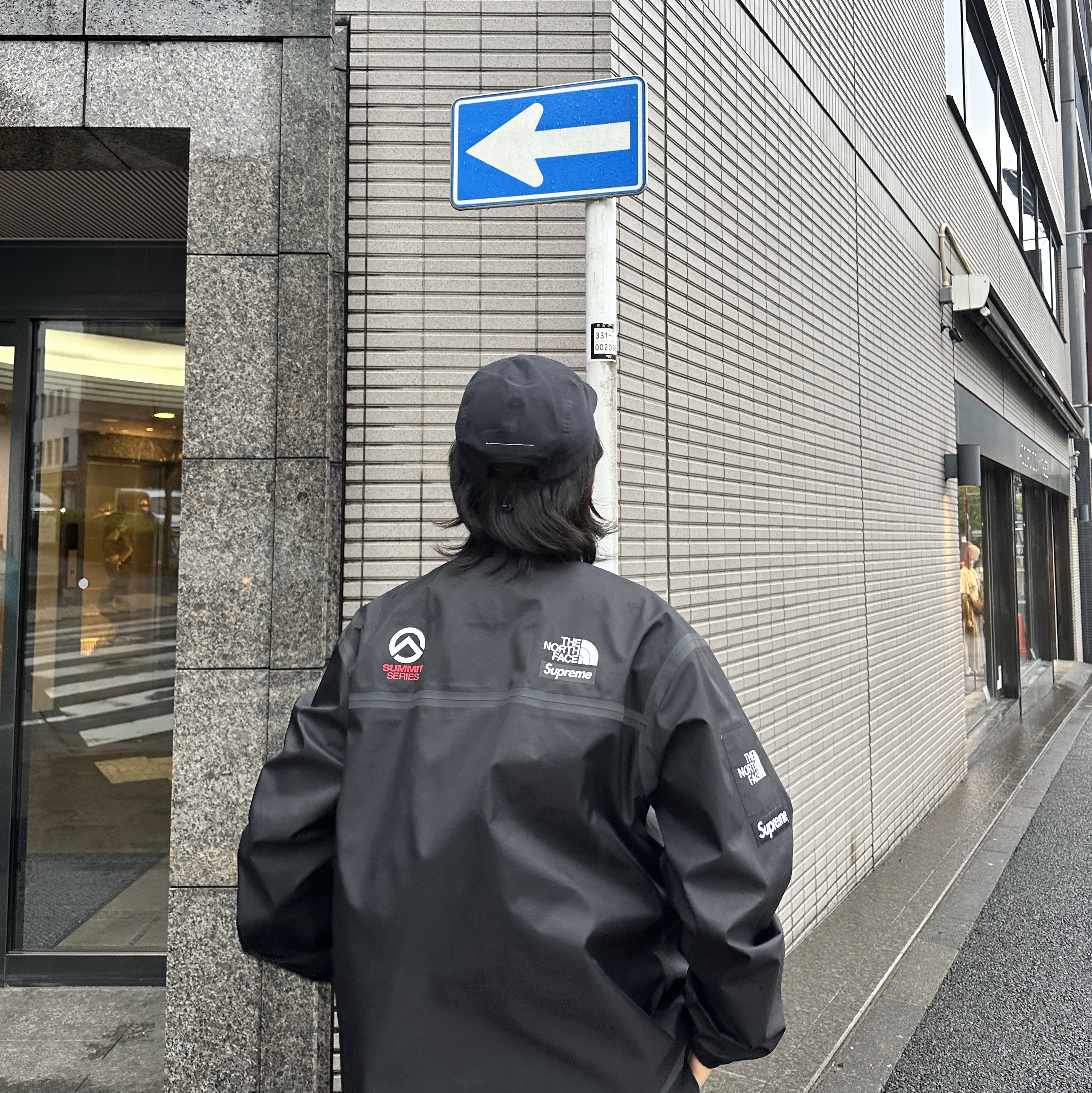 Supreme x The North Face Summit Series Outer Tape Seam Coaches Jacket Black - 21SS, Salomon x MM6 Maison Margiela Cap Deep Black 착용 스타일 - 3