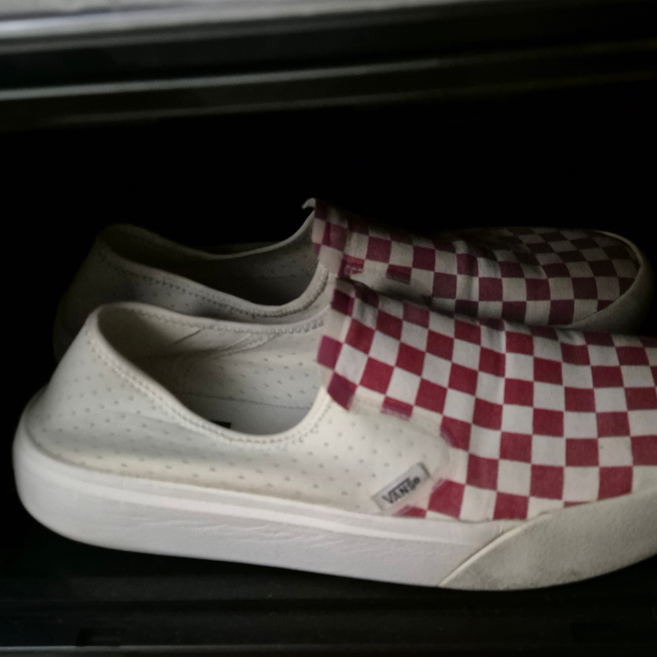 Vans ComfyCush One Checkerboard Racing Red Marshmallow 착용 스타일