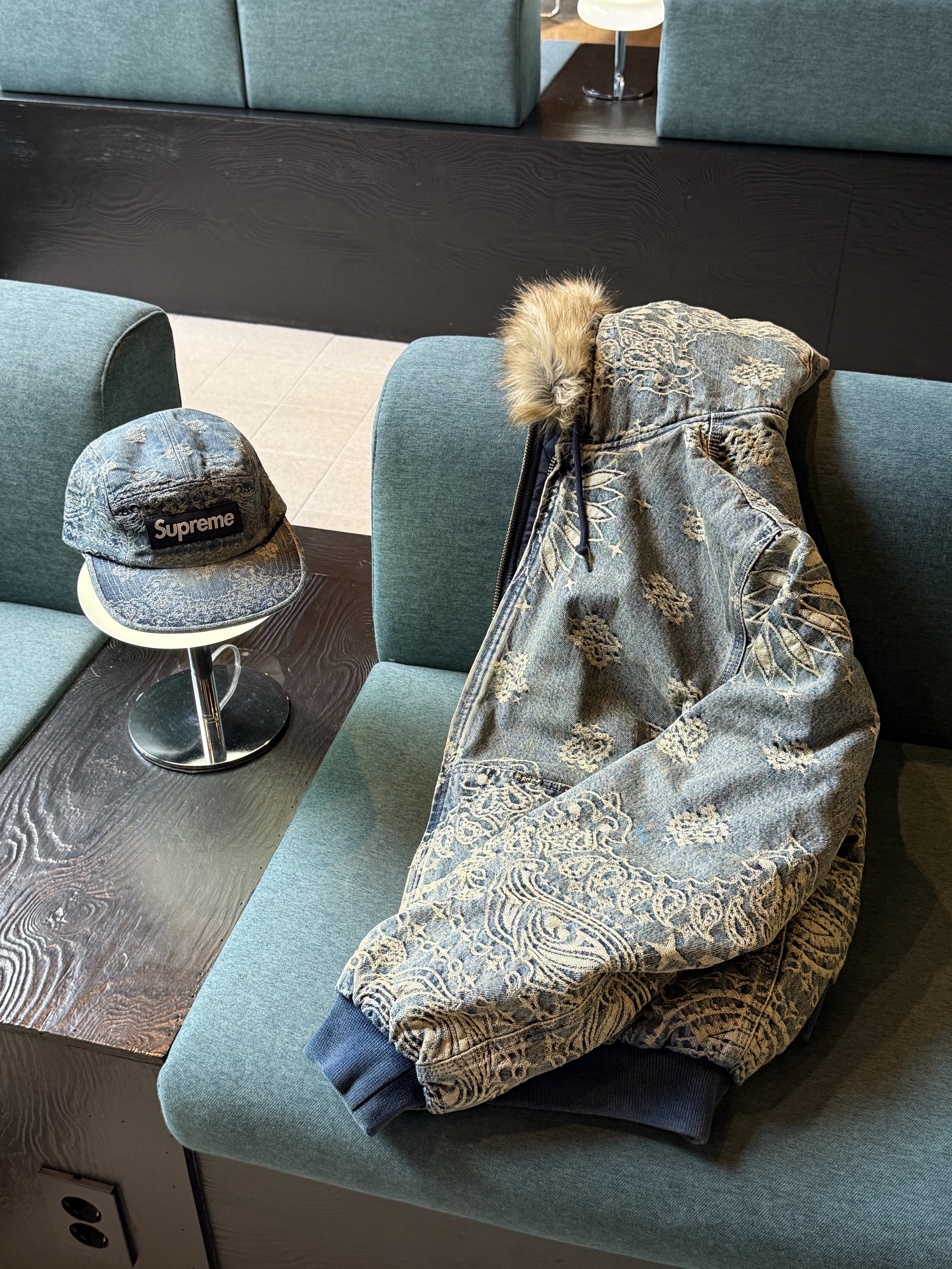 Supreme Bandana Jacquard Denim Hooded Work Jacket Blue - 25SS, Nike x Travis Scott SB Dunk Low 착용 스타일 - 5