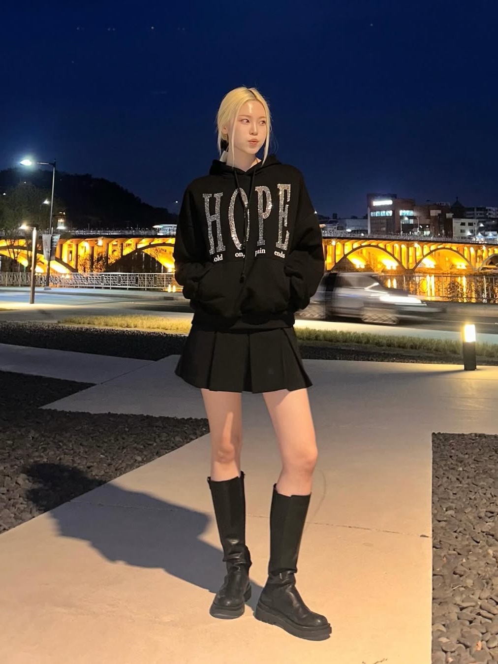 GRAILZ Pain Ends Hoodie Black 착용 스타일 - 4