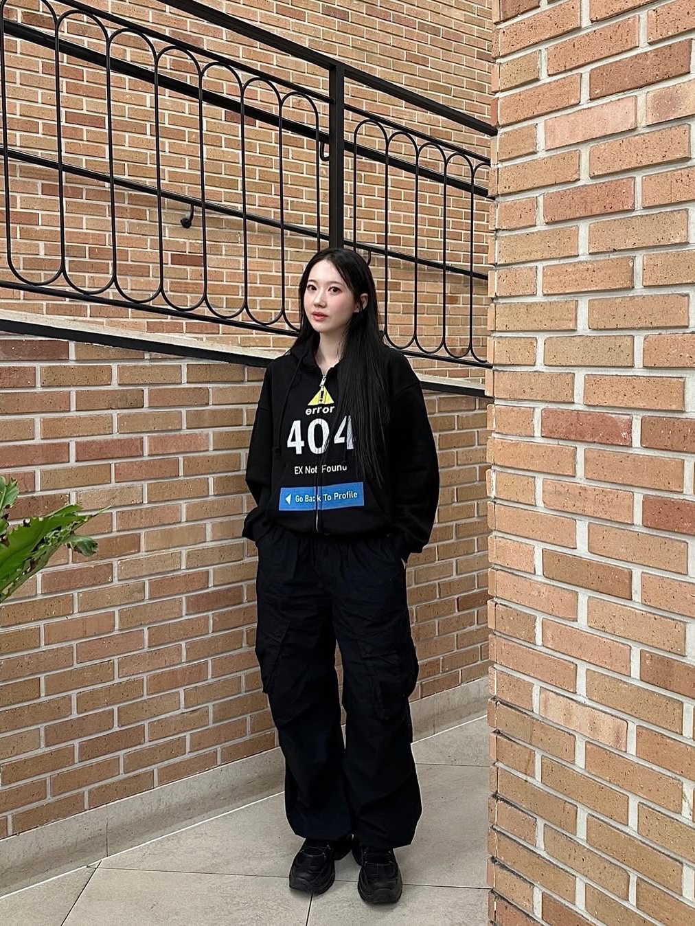 GRAILZ Error 404 Zip Hoodie Black 착용 스타일 - 1