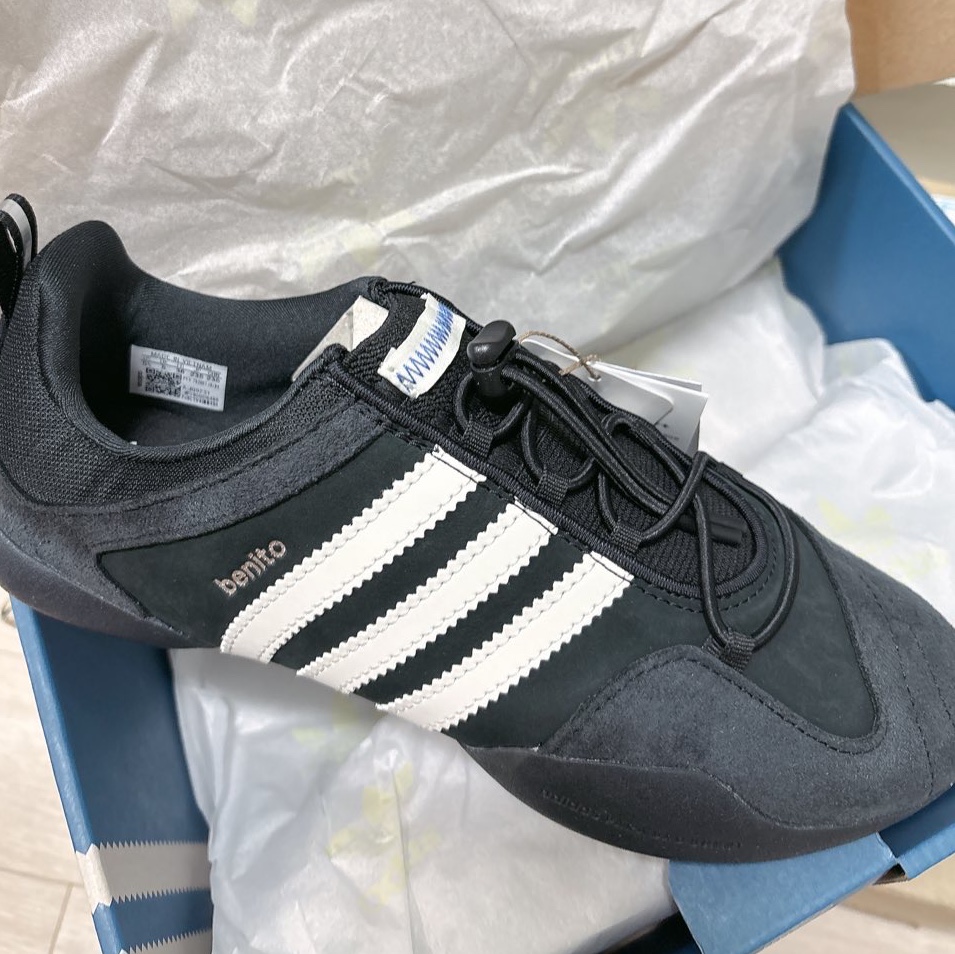 Adidas x Bad Bunny Ballerina Core Black Chalk White 착용 스타일