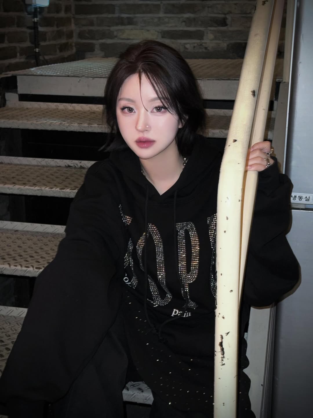 GRAILZ Pain Ends Hoodie Black 착용 스타일 - 2