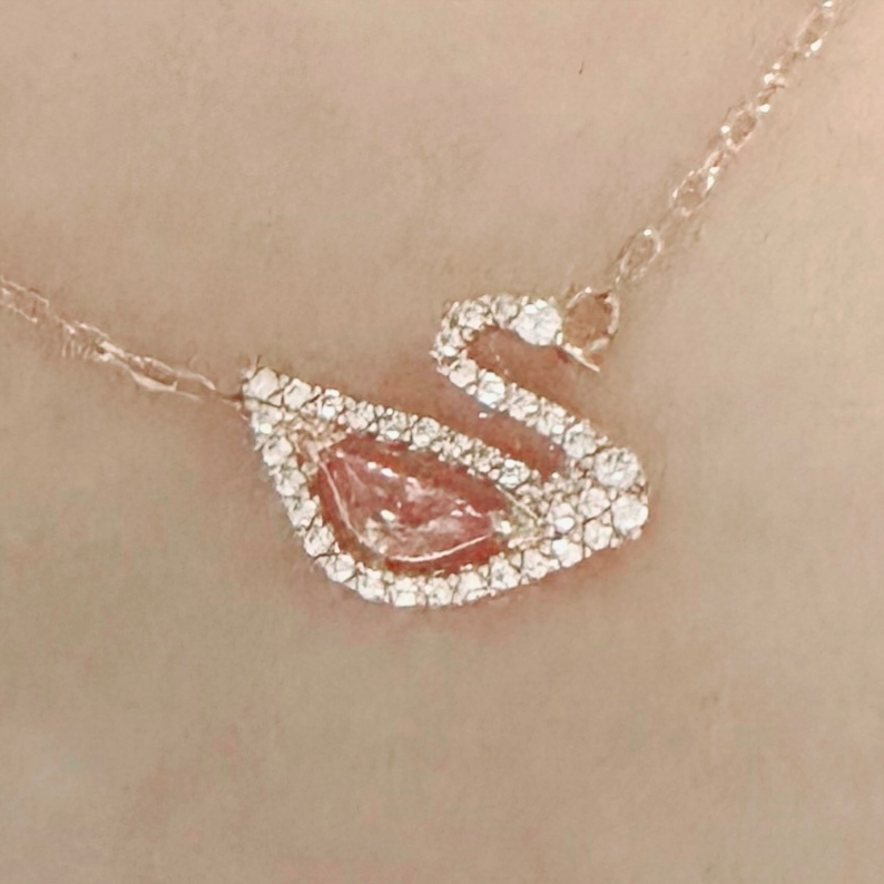 (W) Swarovski Dazzling Swan Necklace Pink Rose Gold Plated 착용 스타일
