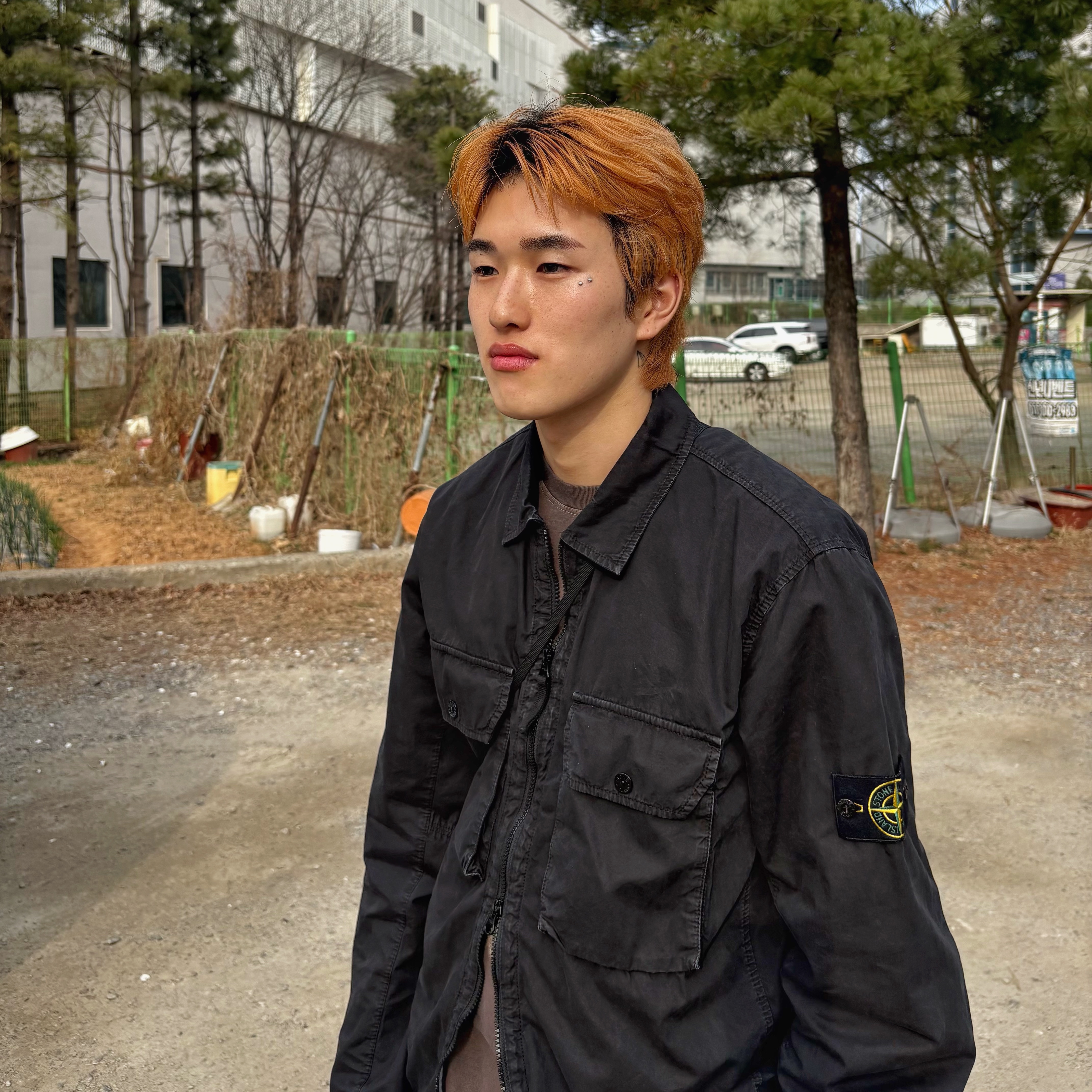 킨 재스퍼 스니커즈 토스티드 코코넛, 스톤 아일랜드 113WN 올드이펙트 오버셔츠 블랙 - 21FW 착용 스타일 - 6