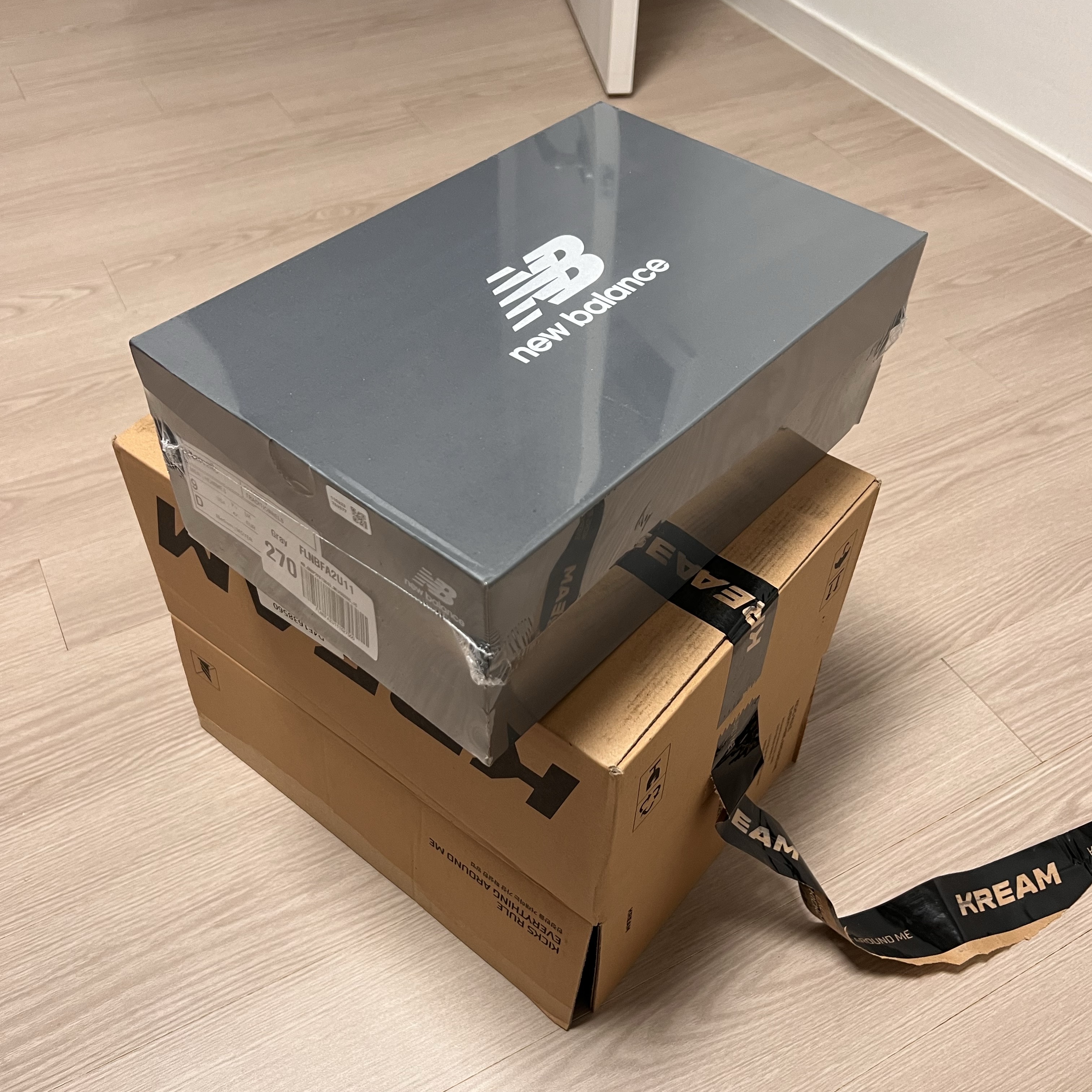 New Balance 2002R Grey 착용 스타일 - 1