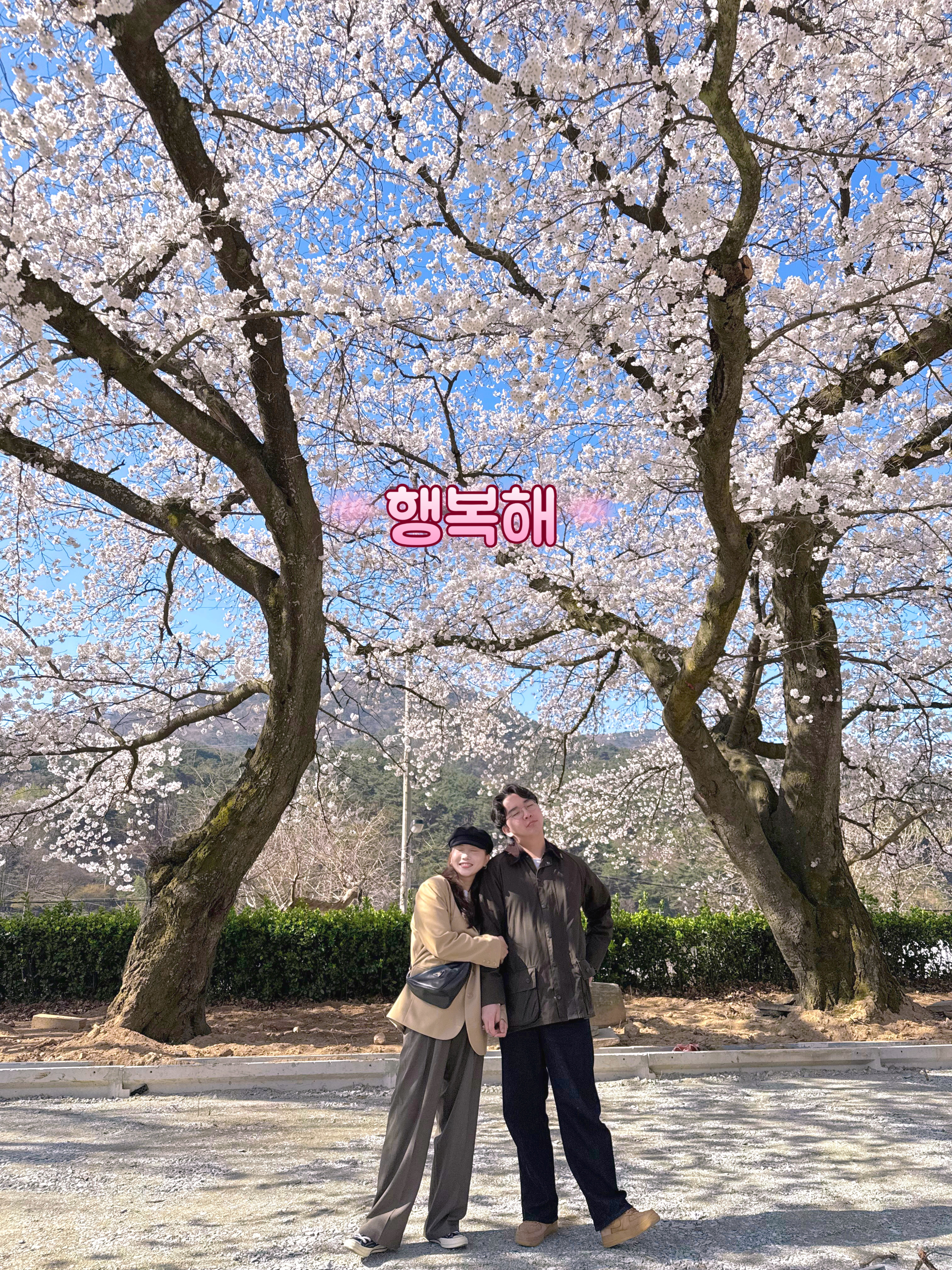 프라다 트라이앵글 레더 백 블랙, (GS) 나이키 에어포스 1 LV8 애슬레틱 클럽 블랙 다크 설퍼 착용 스타일 - 7