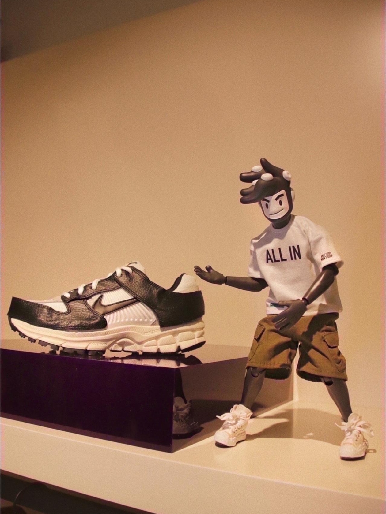 (W) Nike Zoom Vomero 5 Wolf Grey and Black 착용 스타일
