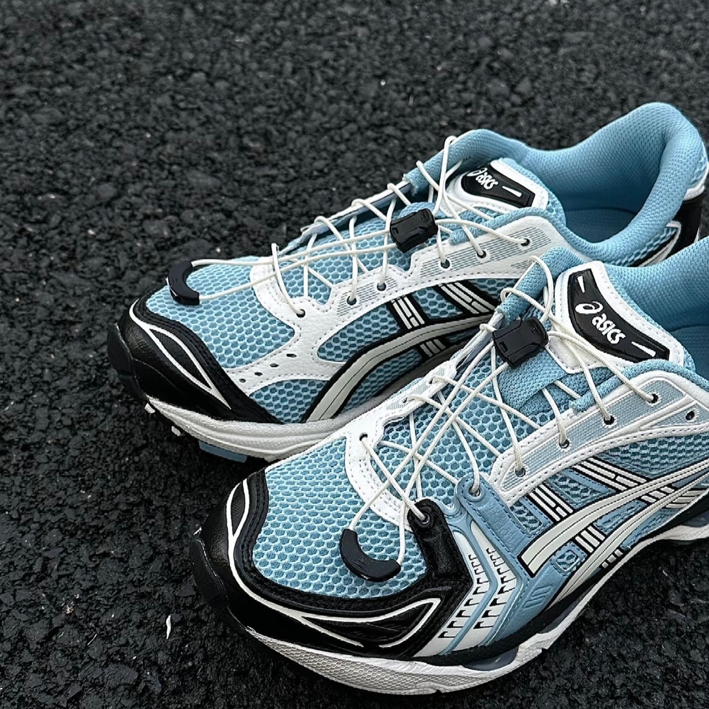 Asics Unlimited Gel-Kayano 14 Mist Cream 착용 스타일 - 1