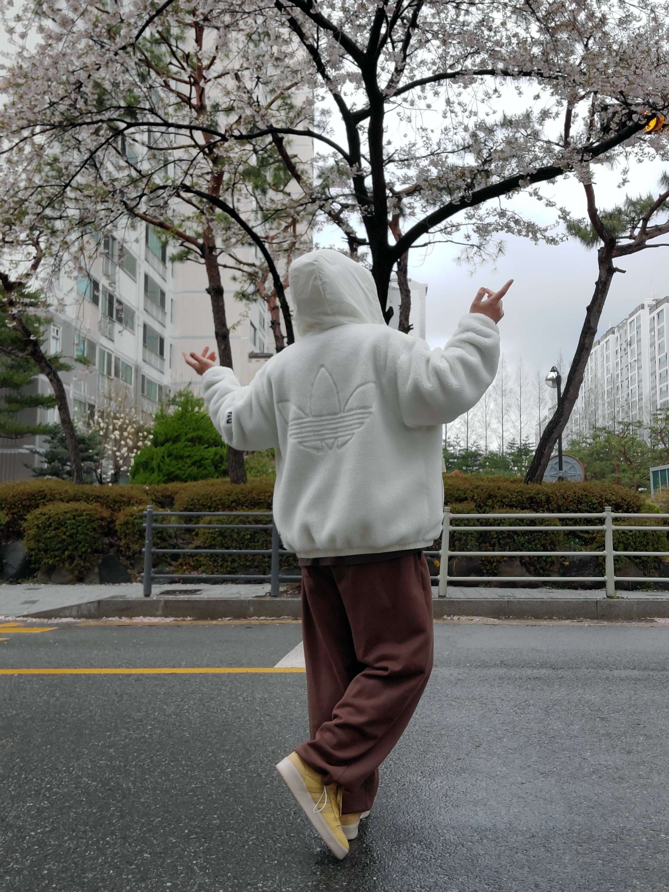 Adidas Rivalry Low Oat Wonder White 착용 스타일 - 1