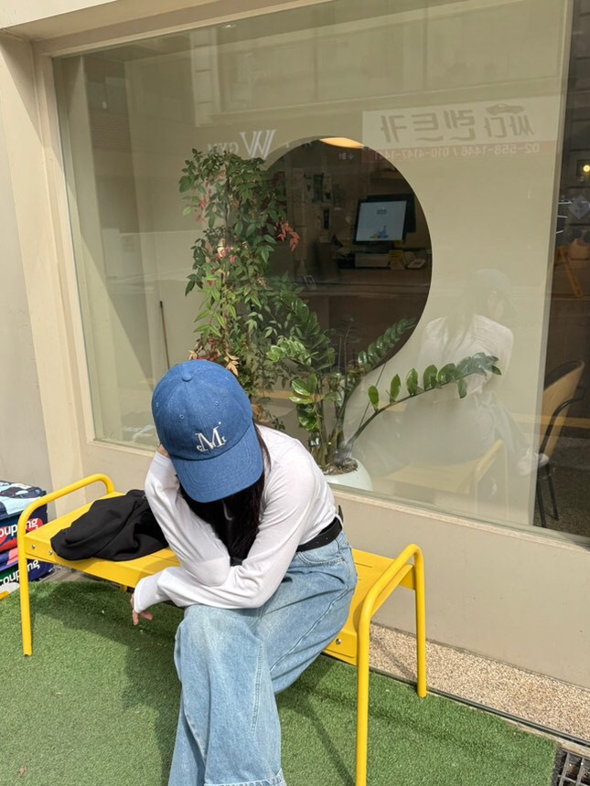무센트 시그니처 볼캡 스톤 워싱 데님 착용 스타일 - 6