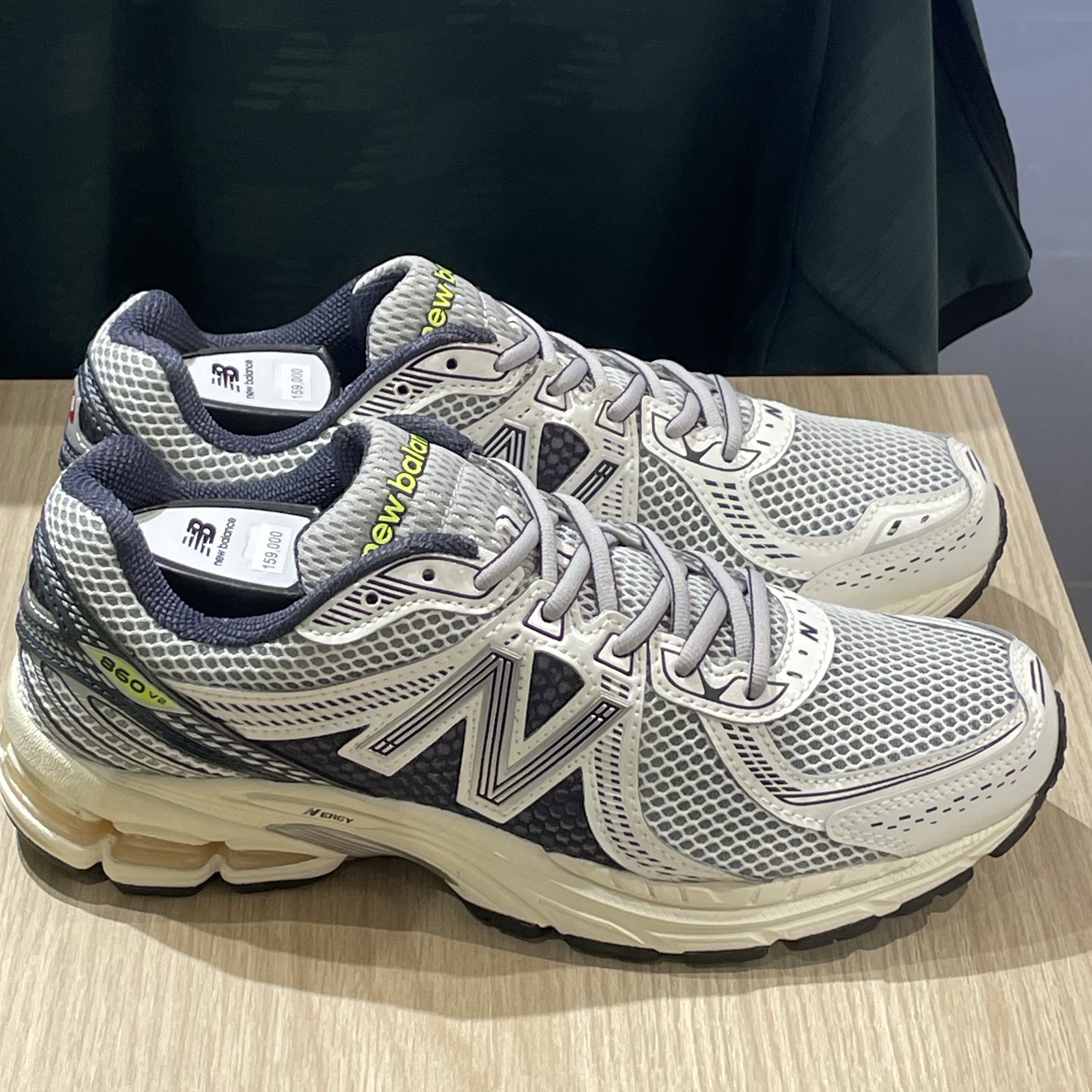 뉴발란스 860v2 네이비 착용 스타일