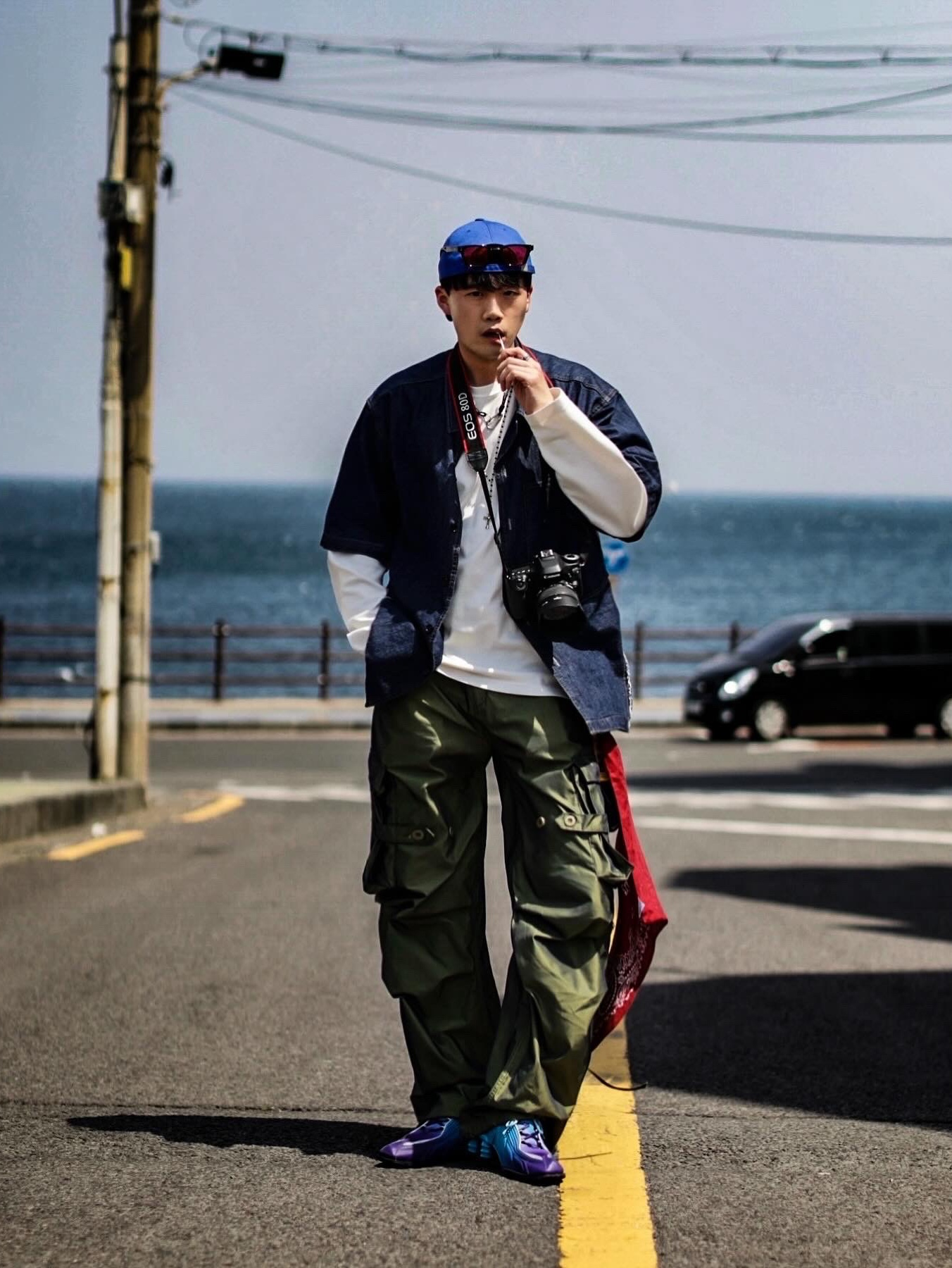 Nike x Martine Rose Shox MR4 Scuba Blue 착용 스타일 - 2