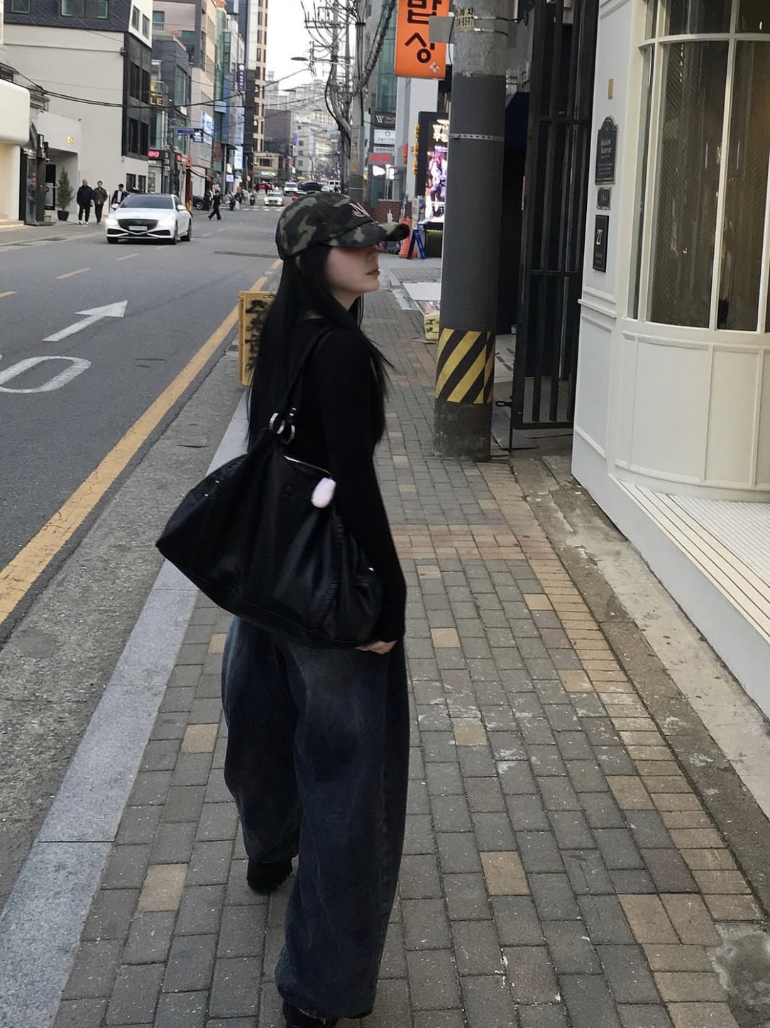 무센트 시그니처 카모 볼캡 카키-베이비 핑크 착용 스타일 - 3