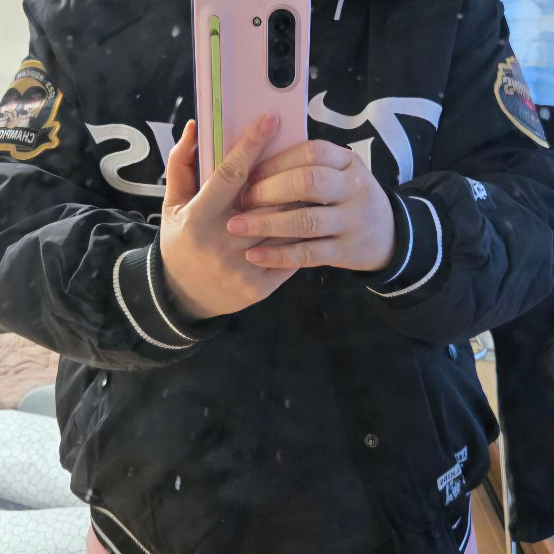 BDNS x LG TWINS 2023 Champions Jumper Black 착용 스타일