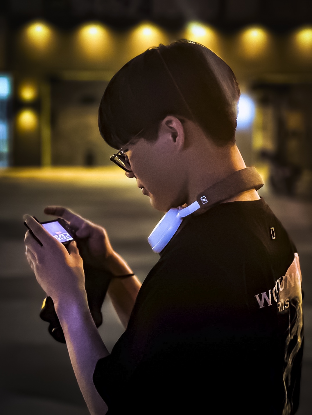 Wooyoungmi Luminous Jellyfish Back Logo T-Shirt Black - 24SS 착용 스타일