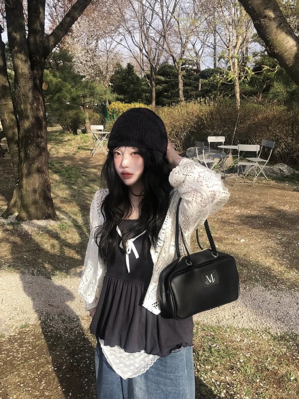 MUCENT Carbu Big Eyelet Leather Mini Bag Black 착용 스타일 - 2