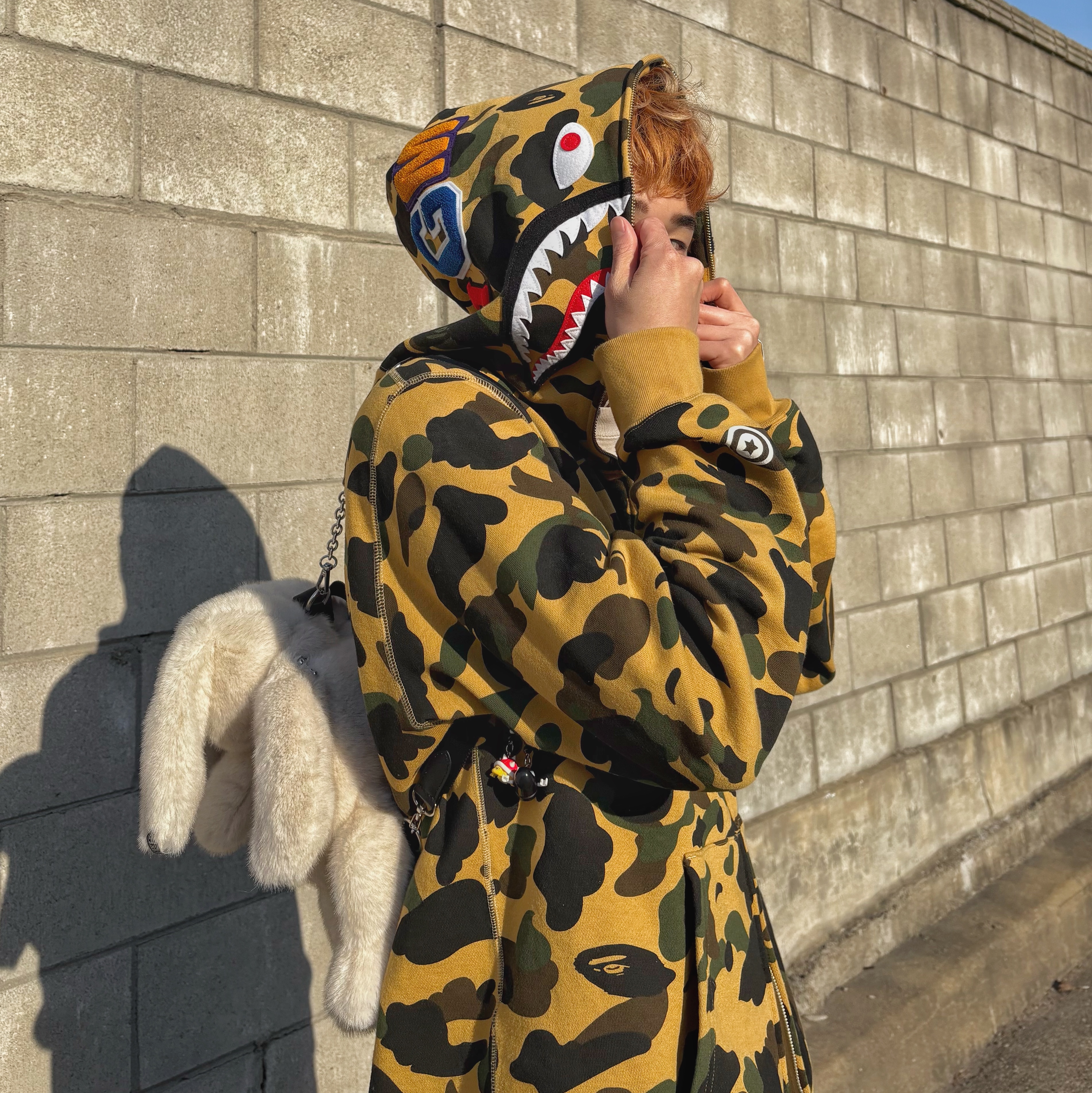 BAPE 1st Camo Shark Full Zip Hoodie Yellow, Keen Jasper Sneakers Toasted Coconut 착용 스타일 - 10