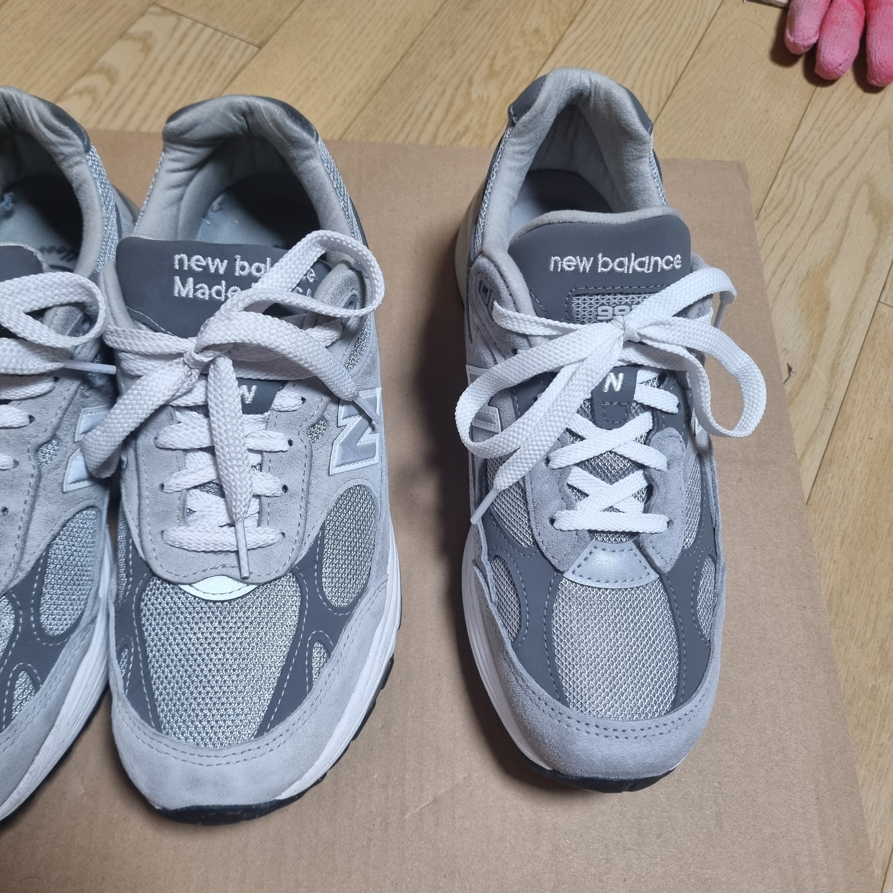 New Balance 992 Made in USA Core Grey Silver Metallic, New Balance 993 Made in USA Grey - D Standard 착용 스타일 - 2