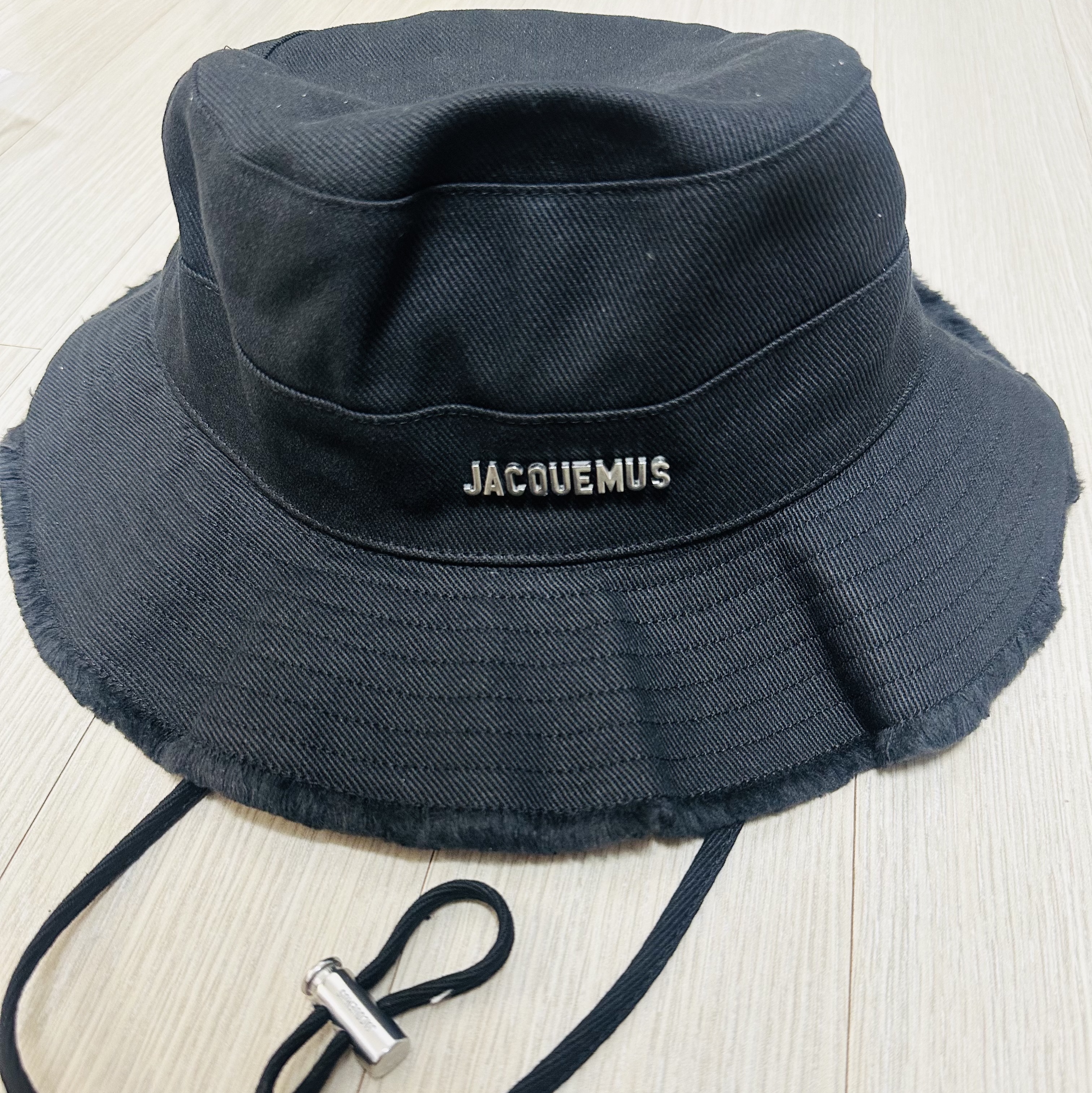 Jacquemus Le Bob Artichaut Bucket Hat Black 착용 스타일